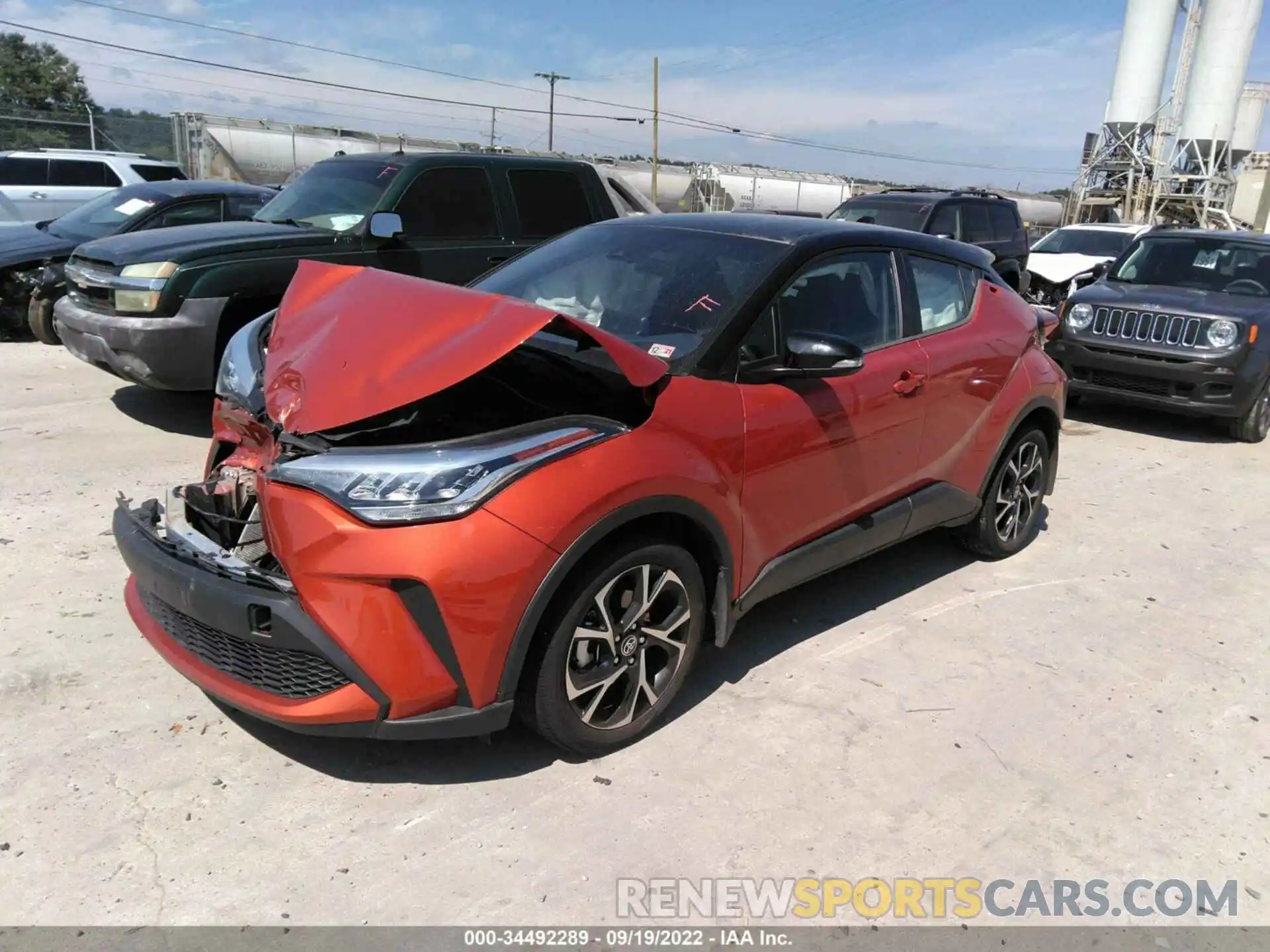 2 Photograph of a damaged car NMTKHMBX1LR117623 TOYOTA C-HR 2020