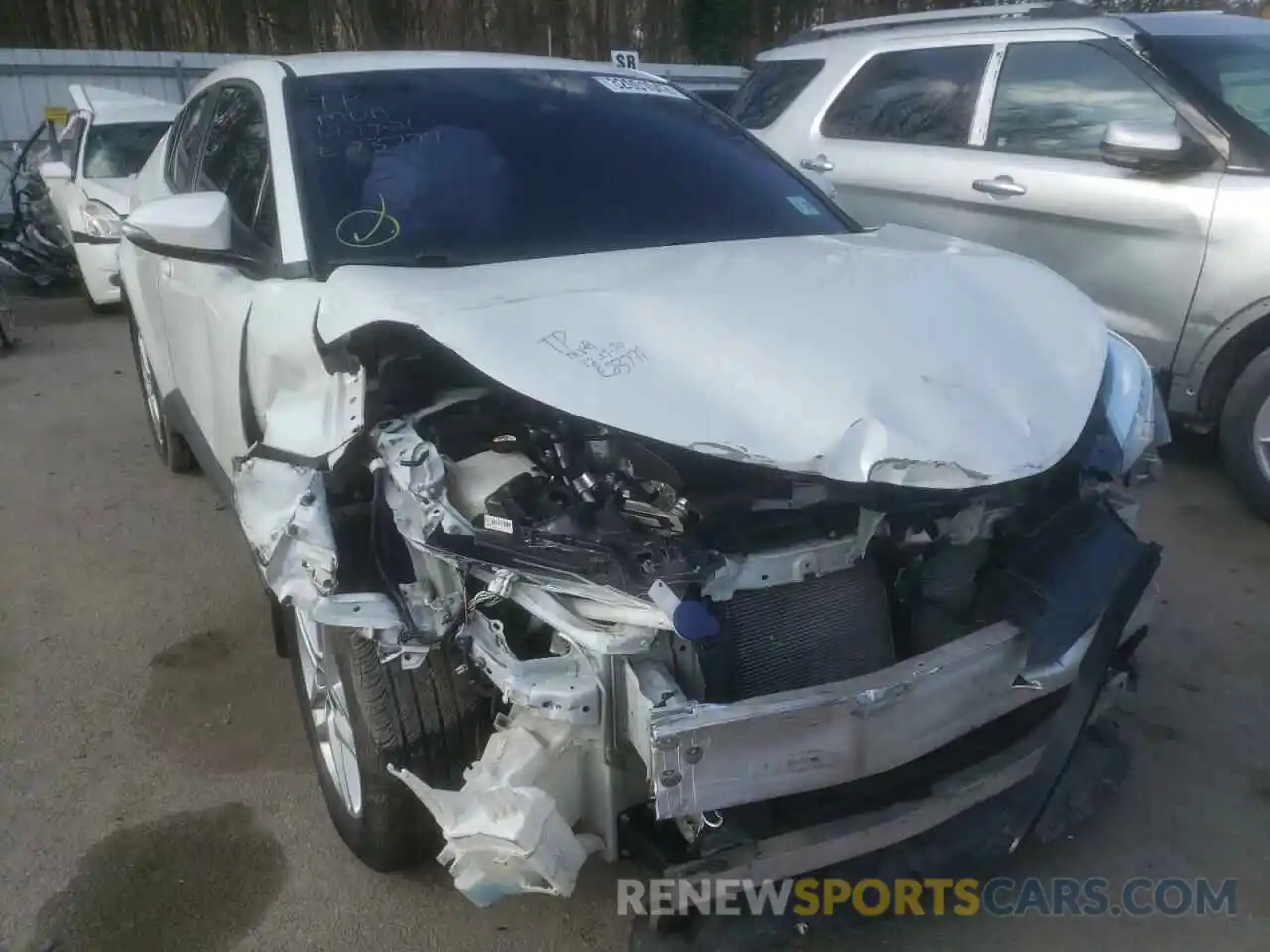 1 Photograph of a damaged car NMTKHMBX2LR105271 TOYOTA C-HR 2020