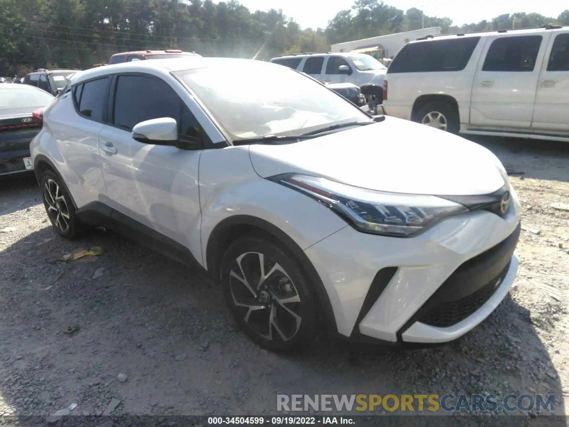 1 Photograph of a damaged car NMTKHMBX2LR112737 TOYOTA C-HR 2020