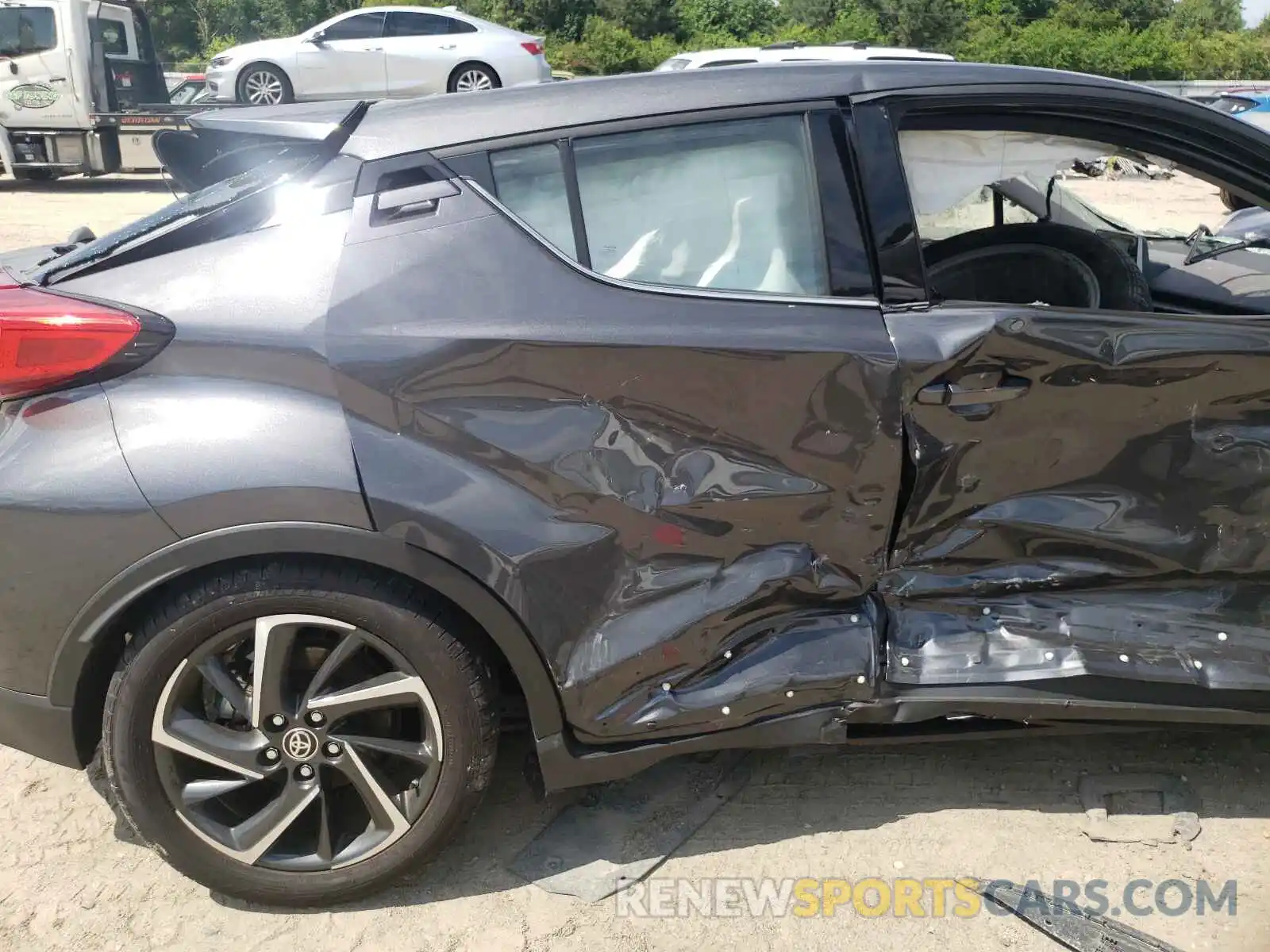 6 Photograph of a damaged car NMTKHMBX2LR113581 TOYOTA C-HR 2020