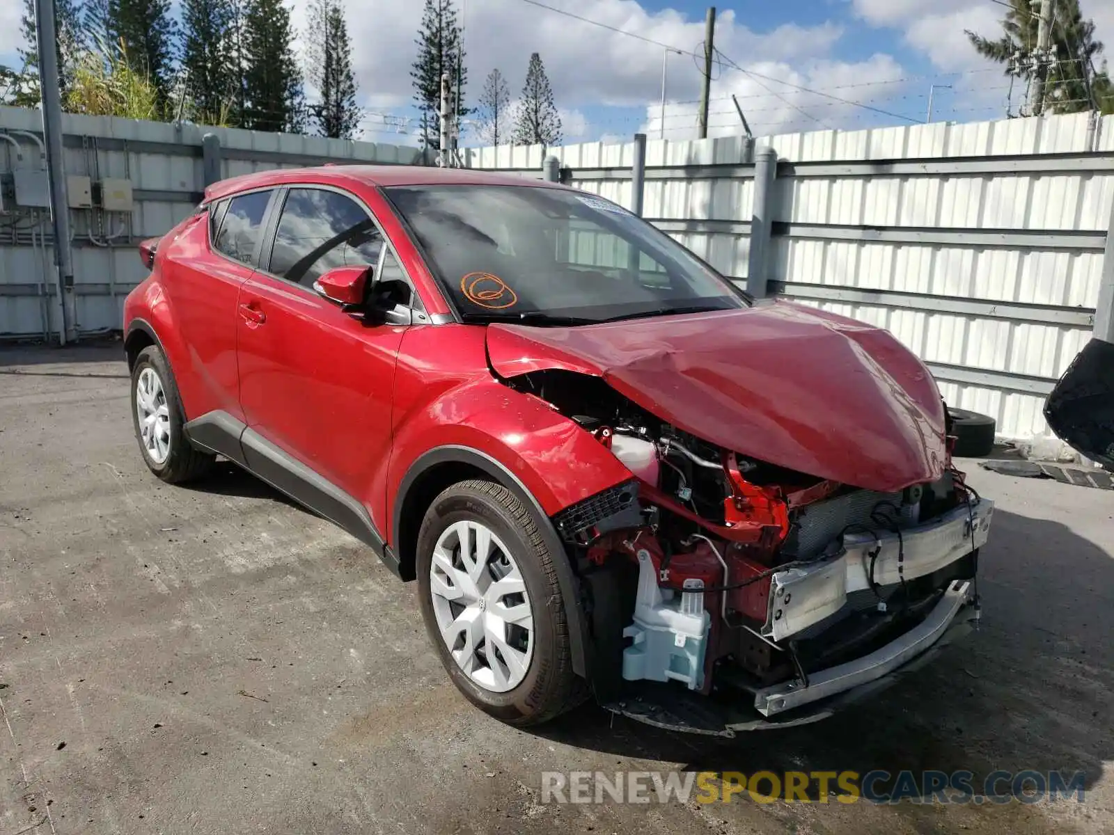 1 Photograph of a damaged car NMTKHMBX2LR115377 TOYOTA C-HR 2020