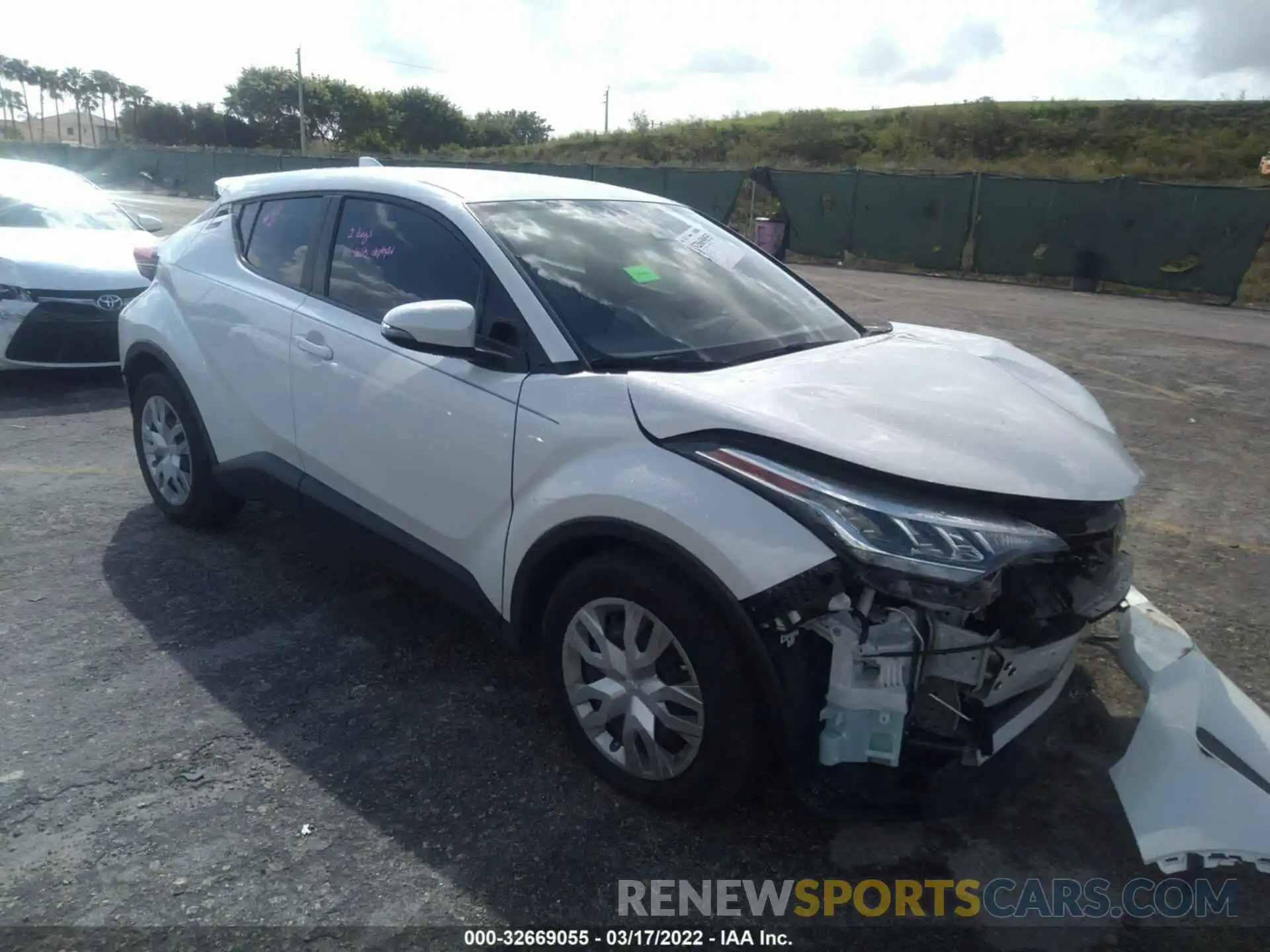 1 Photograph of a damaged car NMTKHMBX2LR118280 TOYOTA C-HR 2020