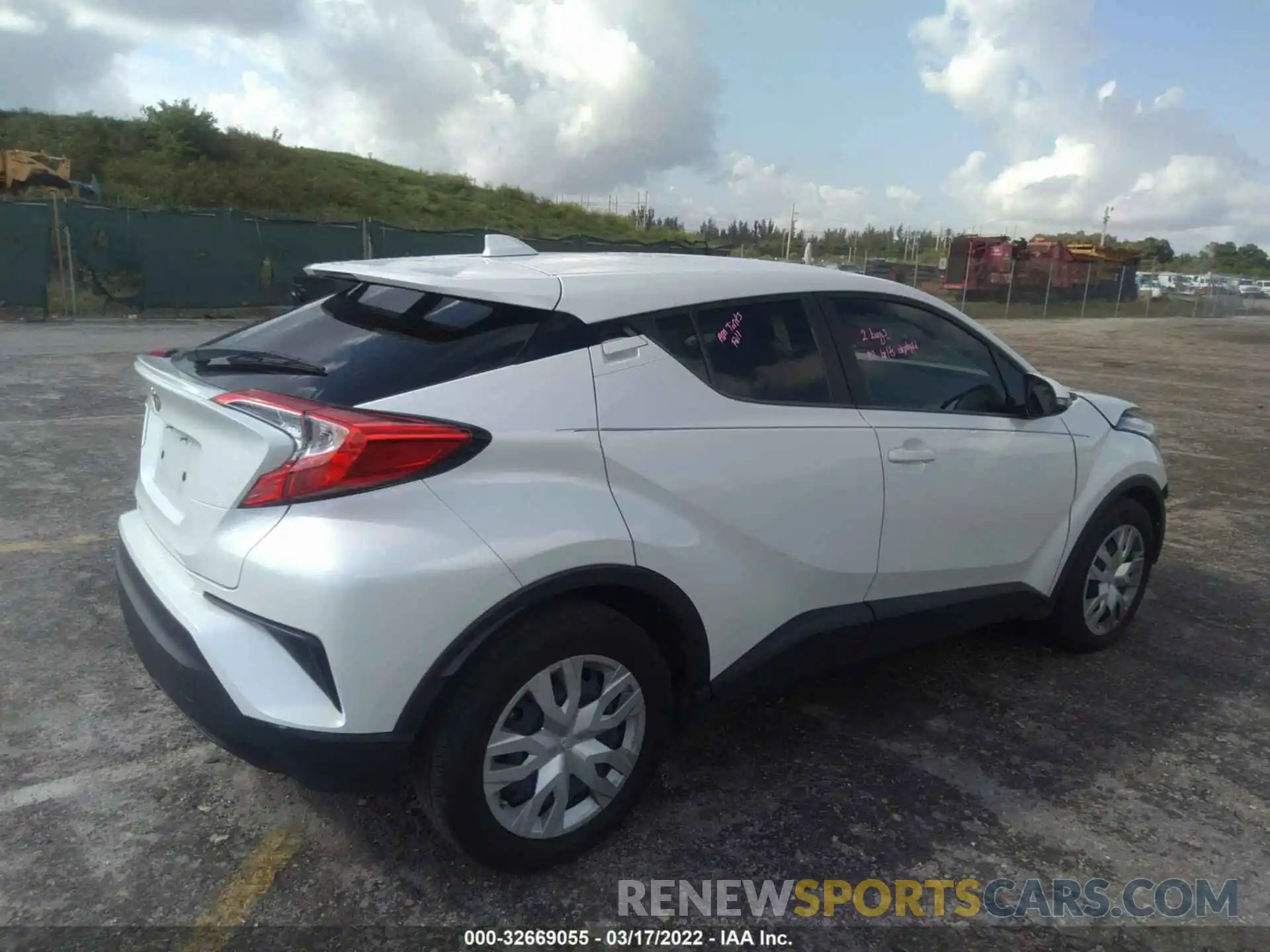 4 Фотография поврежденного автомобиля NMTKHMBX2LR118280 TOYOTA C-HR 2020