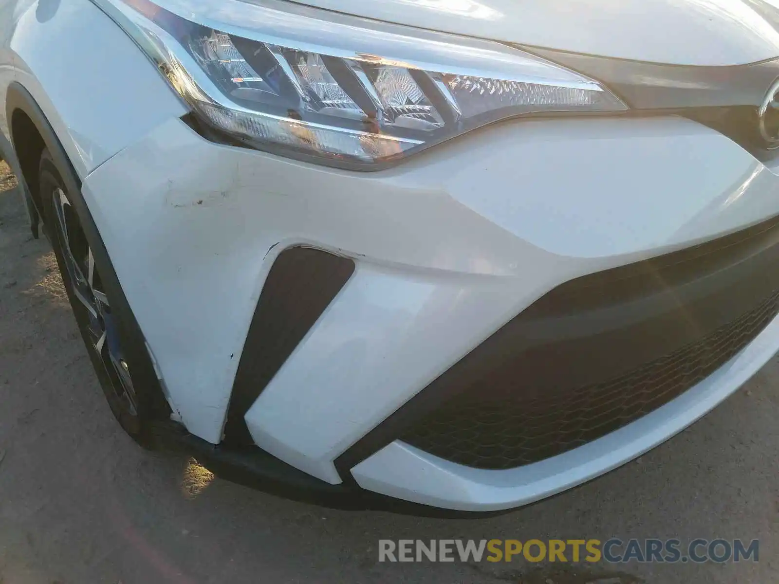 9 Photograph of a damaged car NMTKHMBX4LR108494 TOYOTA C-HR 2020