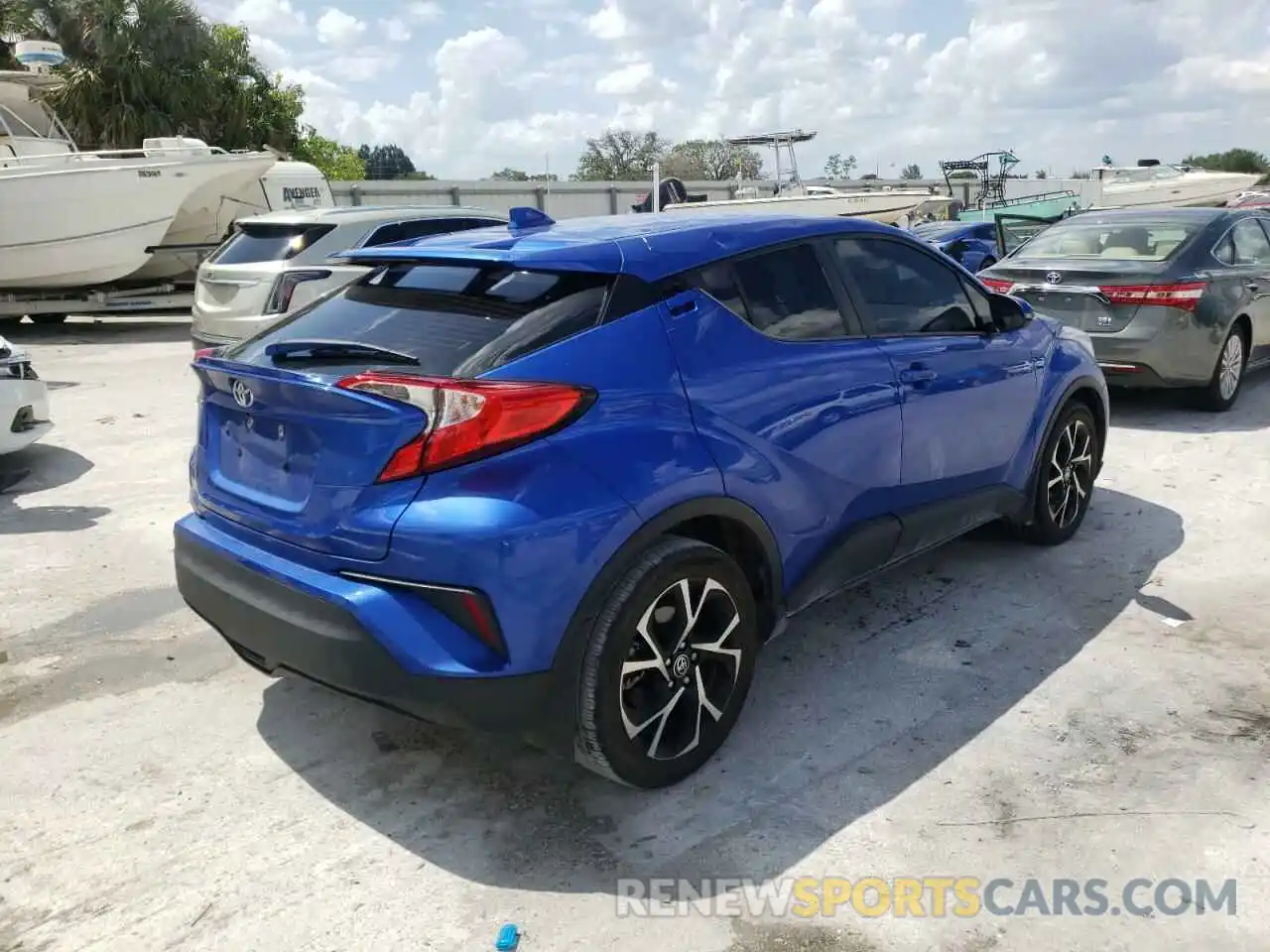 4 Photograph of a damaged car NMTKHMBX4LR117020 TOYOTA C-HR 2020