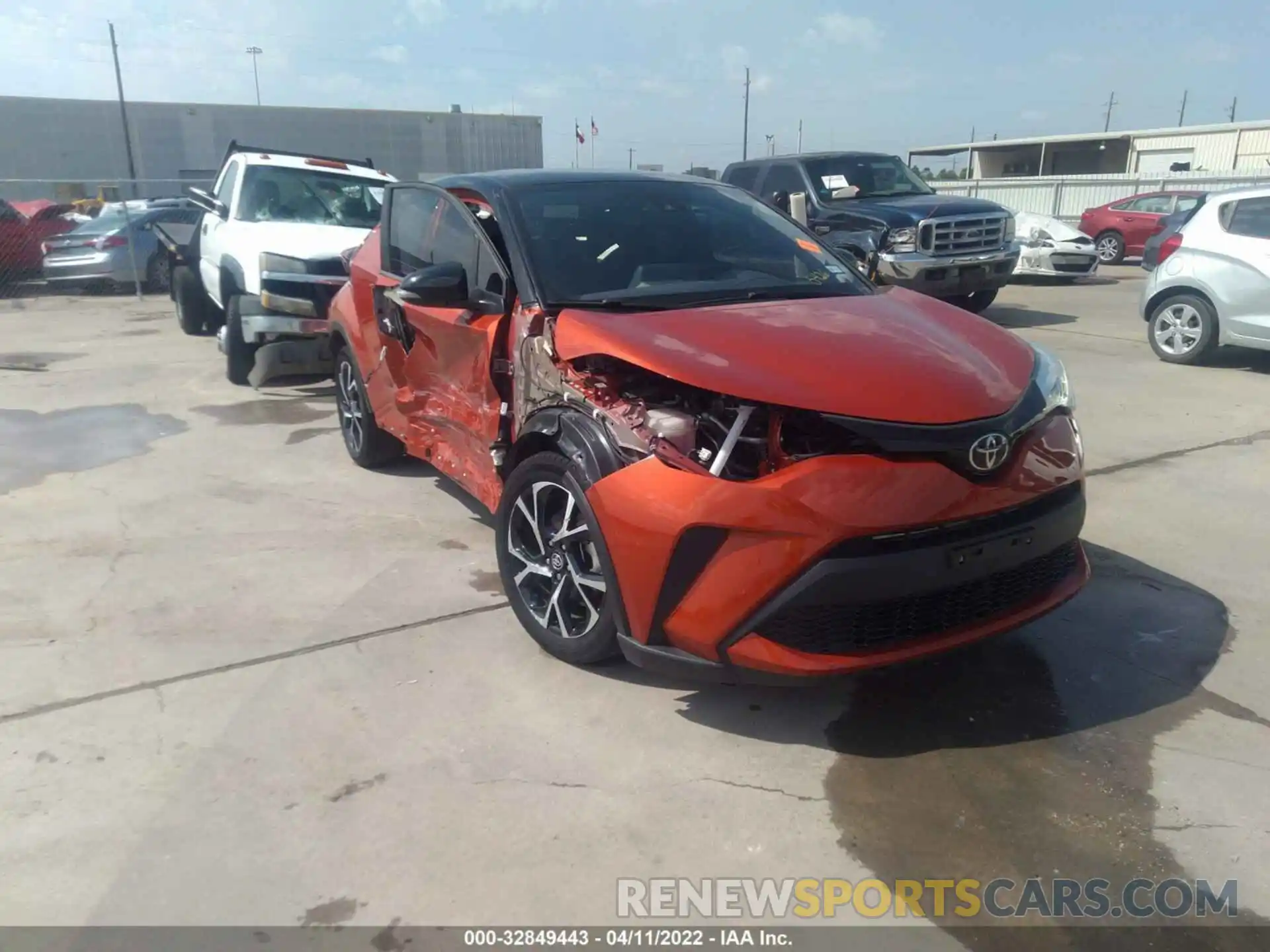 1 Photograph of a damaged car NMTKHMBX5LR105426 TOYOTA C-HR 2020