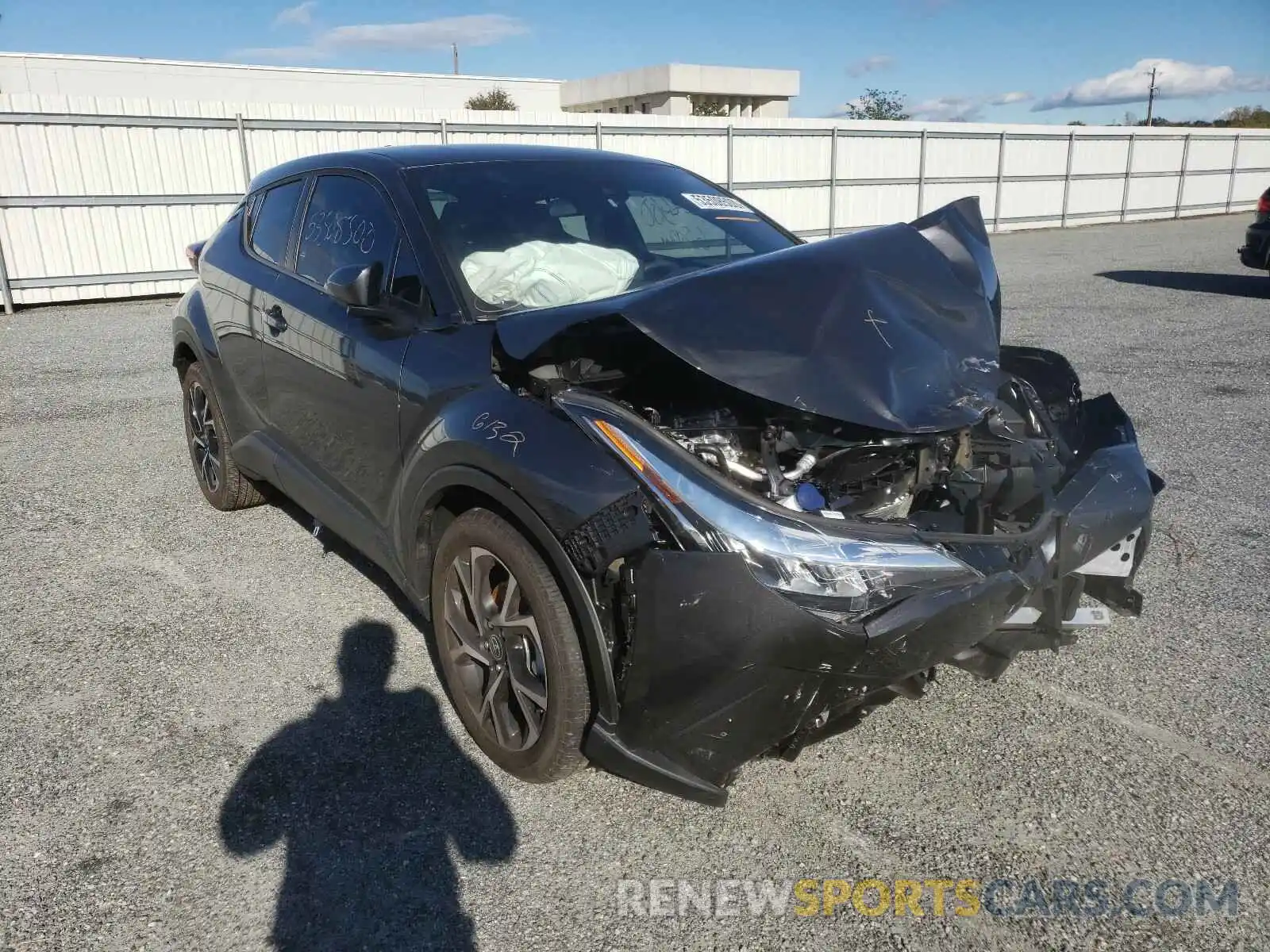 1 Photograph of a damaged car NMTKHMBX5LR109413 TOYOTA C-HR 2020