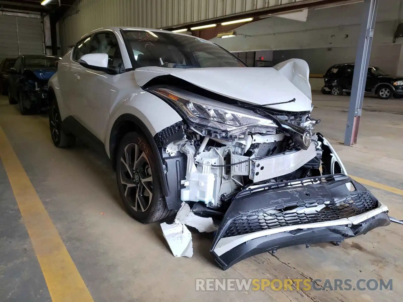 1 Photograph of a damaged car NMTKHMBX5LR110433 TOYOTA C-HR 2020