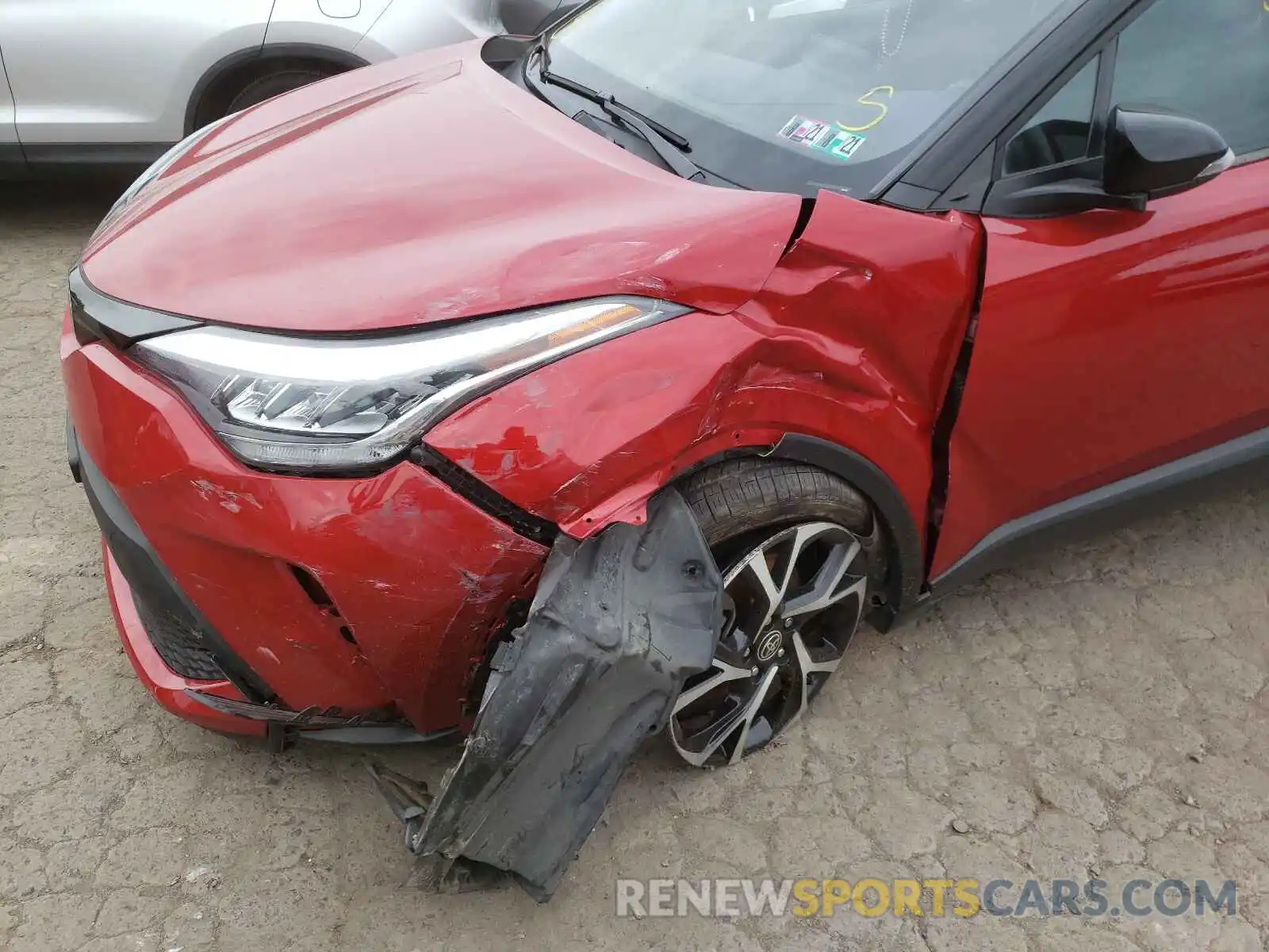 9 Photograph of a damaged car NMTKHMBX5LR112649 TOYOTA C-HR 2020