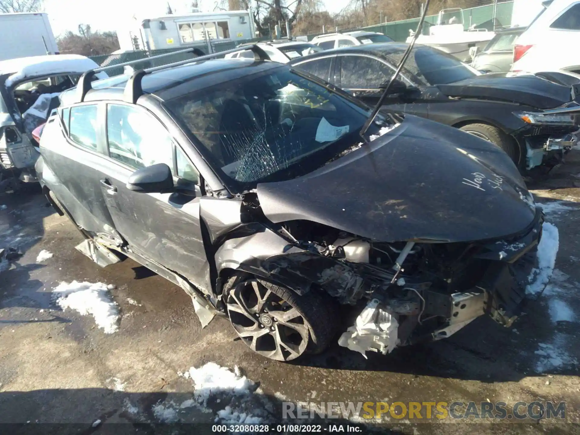 1 Photograph of a damaged car NMTKHMBX5LR113591 TOYOTA C-HR 2020