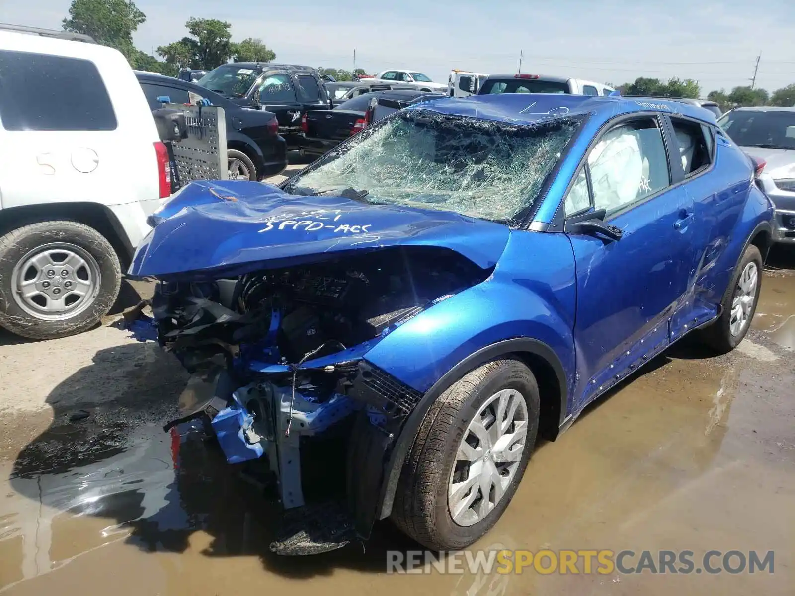 2 Photograph of a damaged car NMTKHMBX5LR116829 TOYOTA C-HR 2020