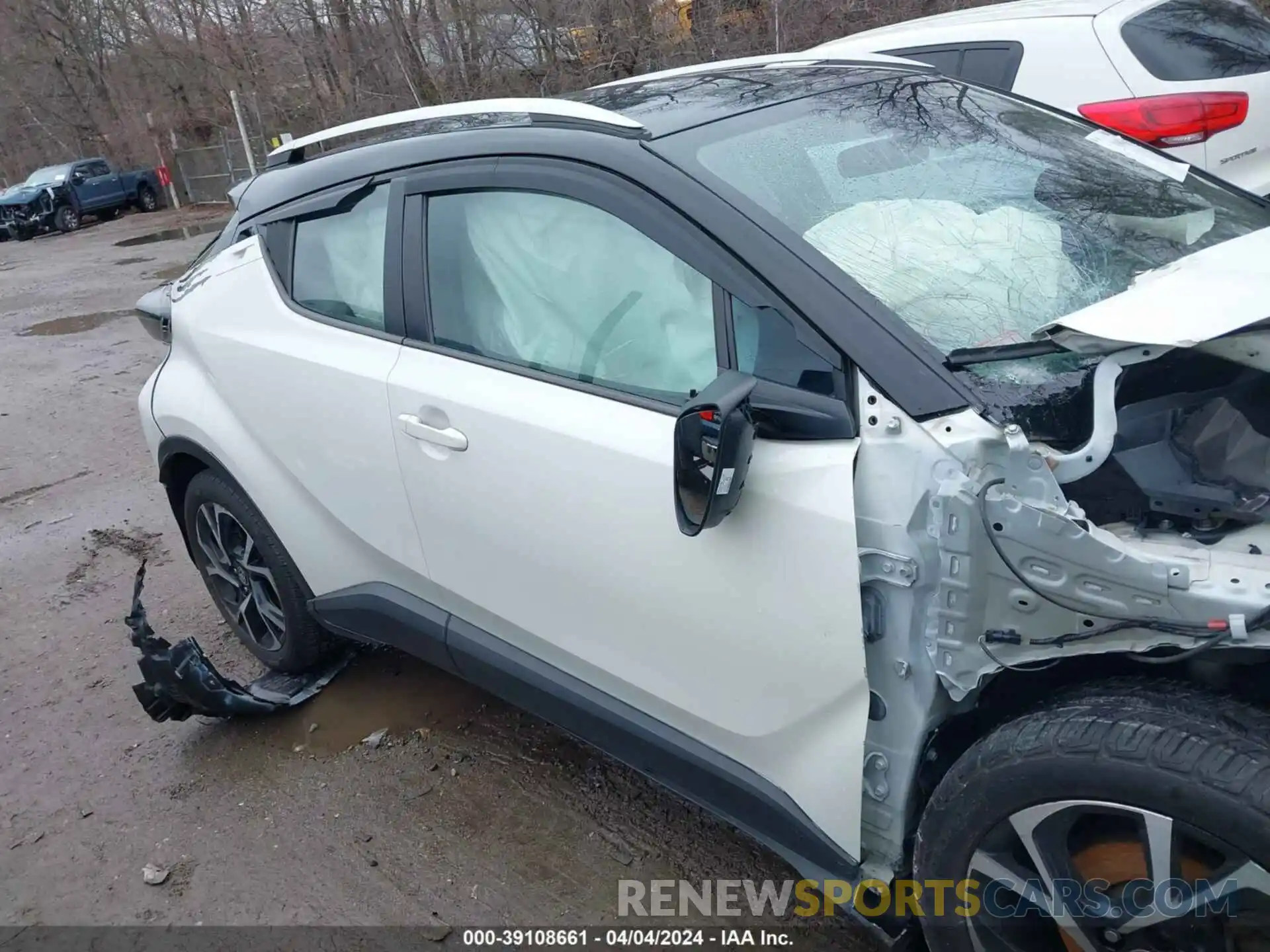 13 Photograph of a damaged car NMTKHMBX6LR106780 TOYOTA C-HR 2020