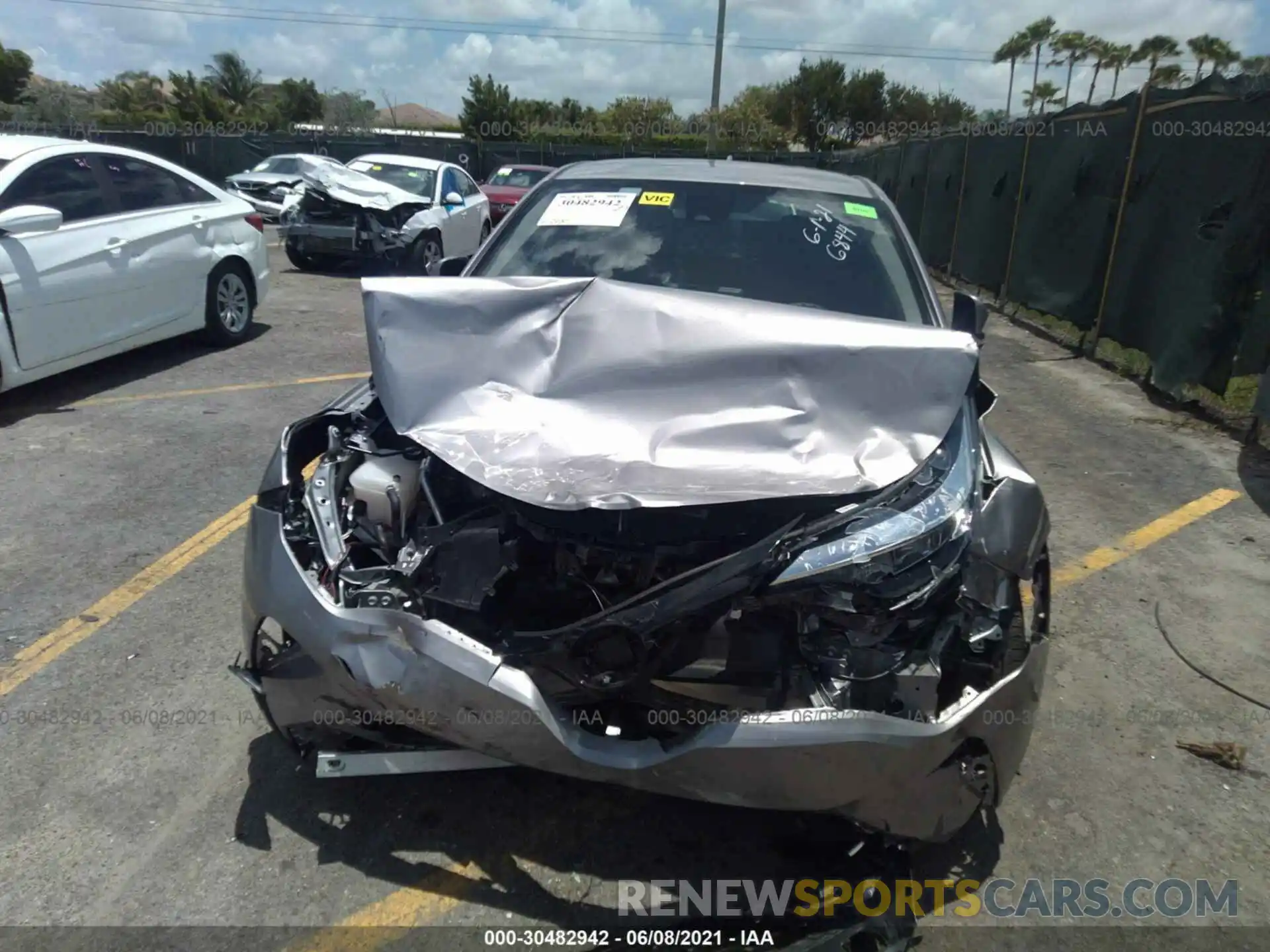 6 Photograph of a damaged car NMTKHMBX6LR106844 TOYOTA C-HR 2020