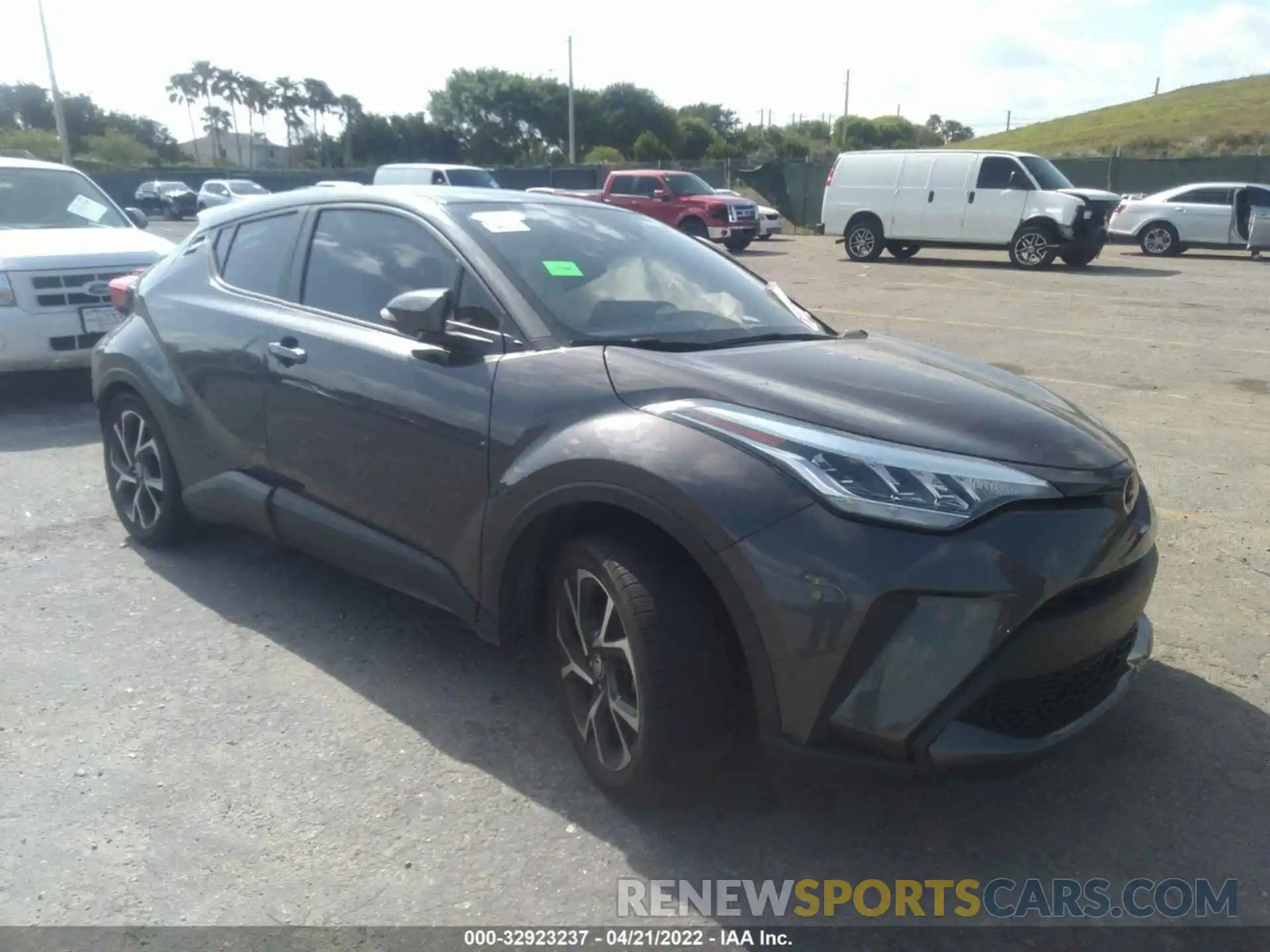 1 Photograph of a damaged car NMTKHMBX6LR108853 TOYOTA C-HR 2020