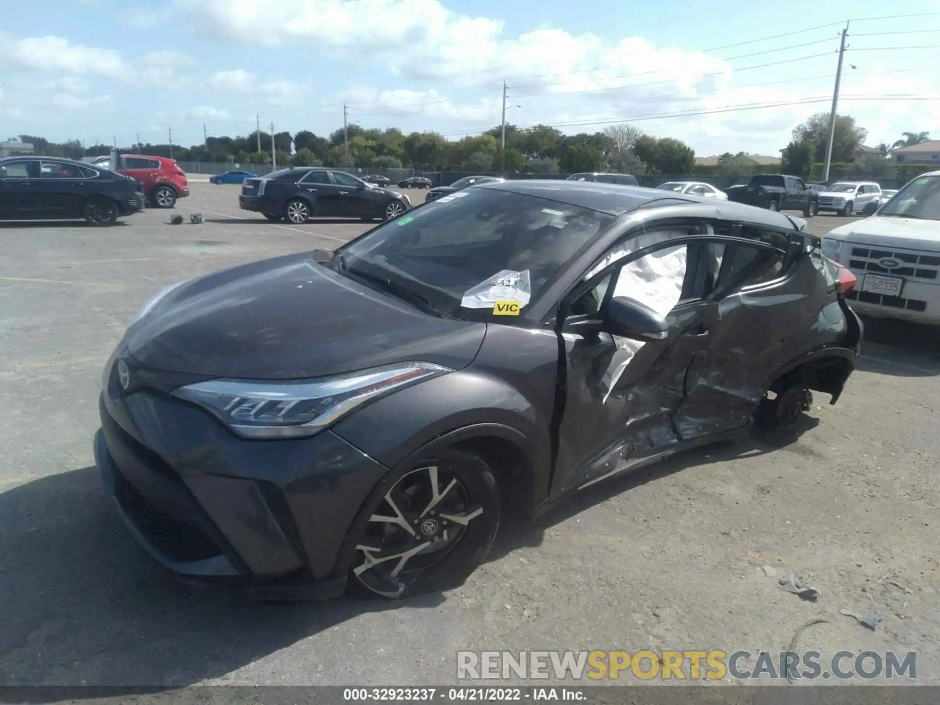 2 Photograph of a damaged car NMTKHMBX6LR108853 TOYOTA C-HR 2020