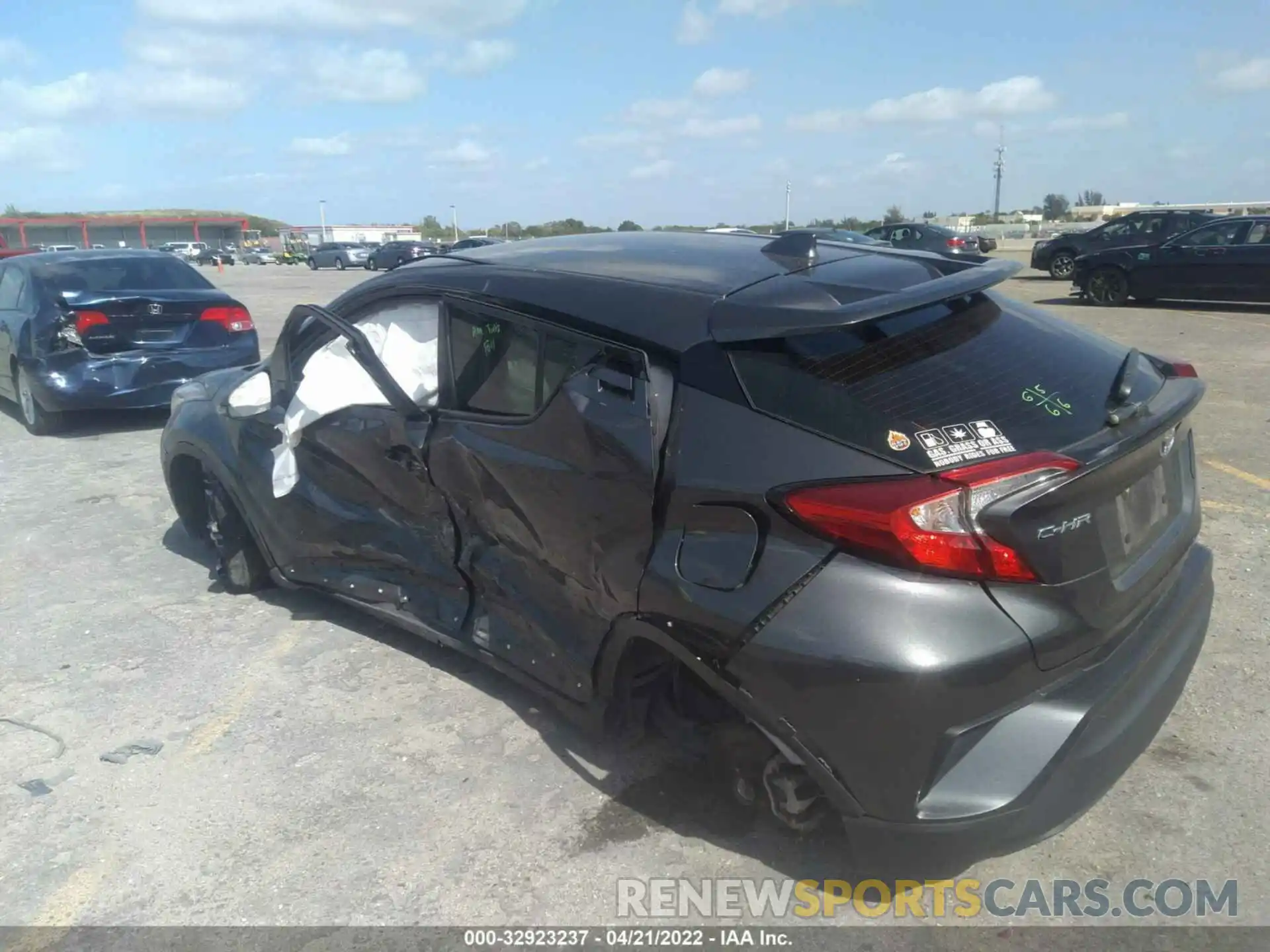 3 Photograph of a damaged car NMTKHMBX6LR108853 TOYOTA C-HR 2020