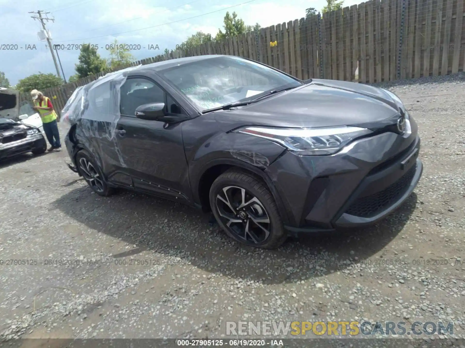 1 Photograph of a damaged car NMTKHMBX6LR109307 TOYOTA C-HR 2020