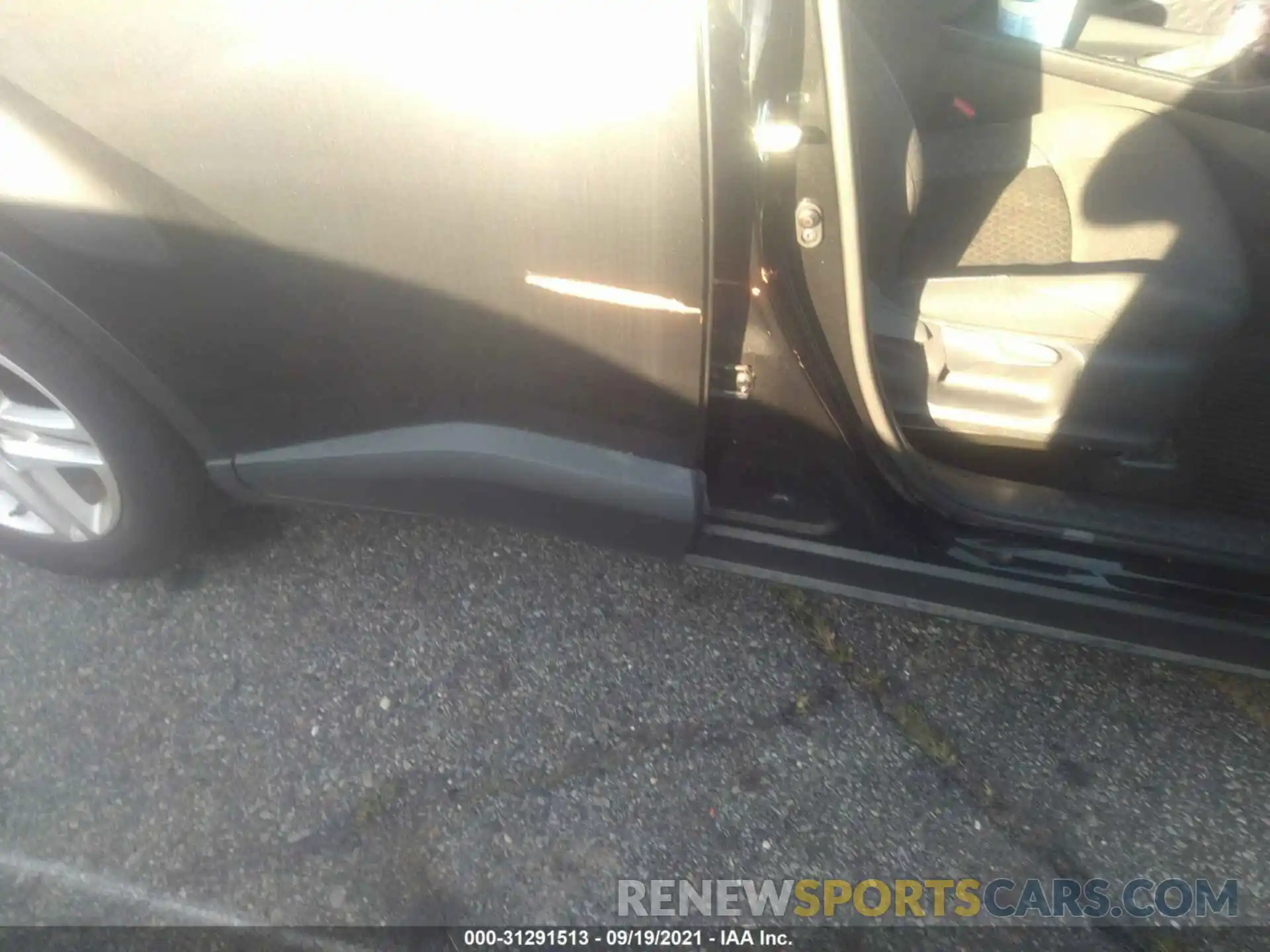 6 Photograph of a damaged car NMTKHMBX6LR109789 TOYOTA C-HR 2020