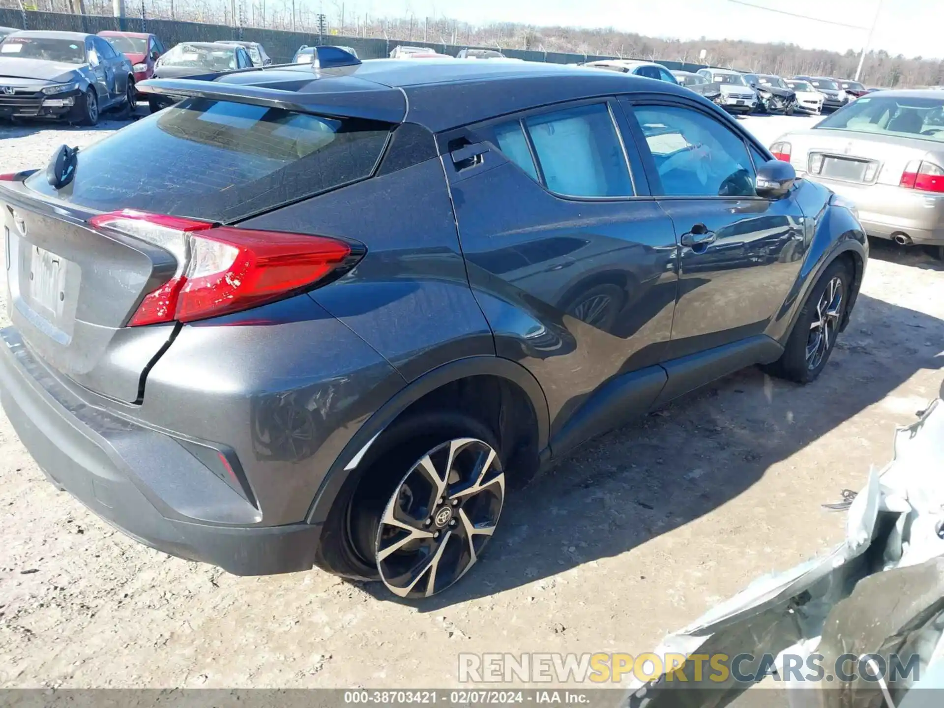 4 Фотография поврежденного автомобиля NMTKHMBX6LR113695 TOYOTA C-HR 2020