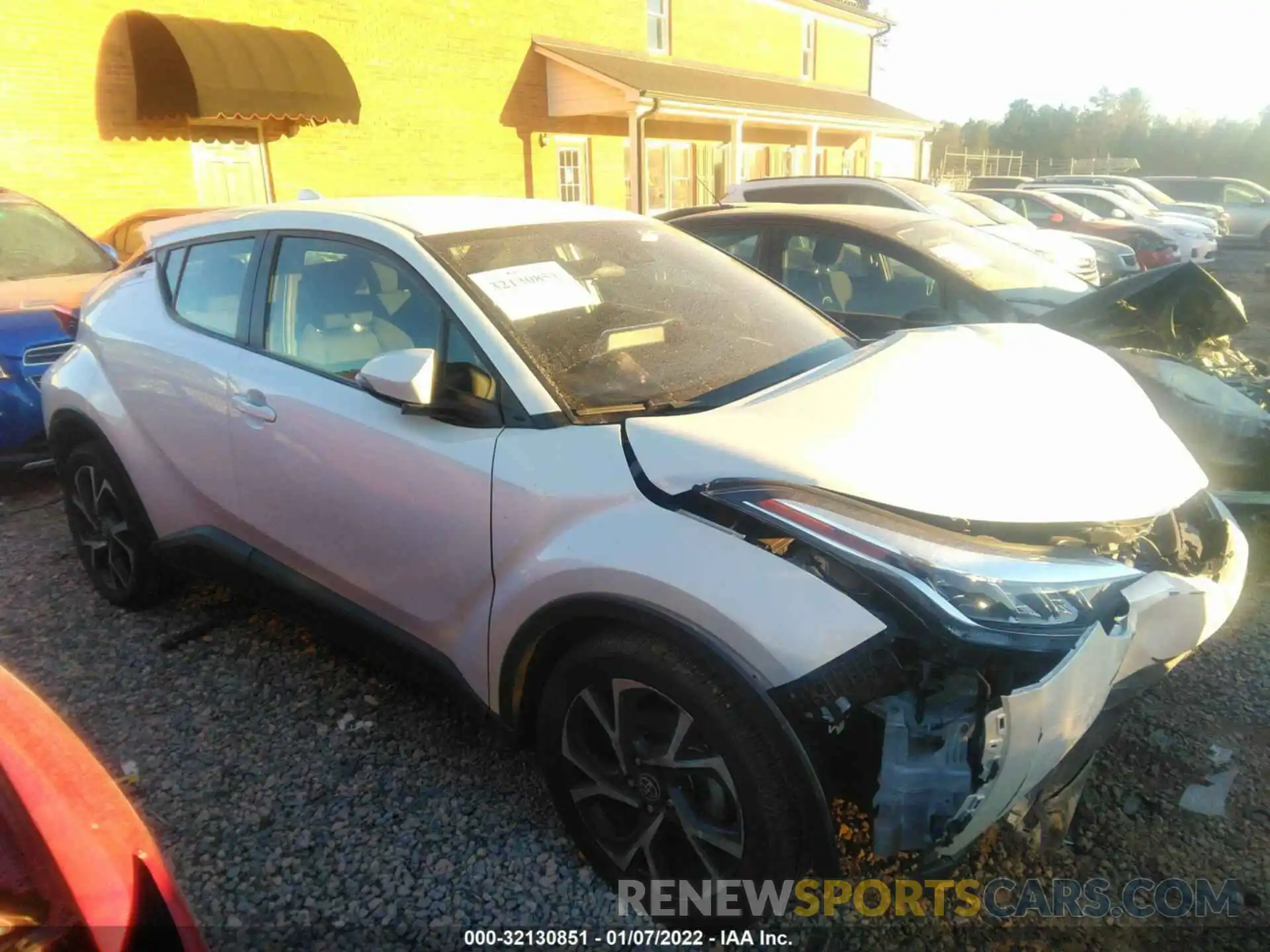 1 Photograph of a damaged car NMTKHMBX7LR106884 TOYOTA C-HR 2020