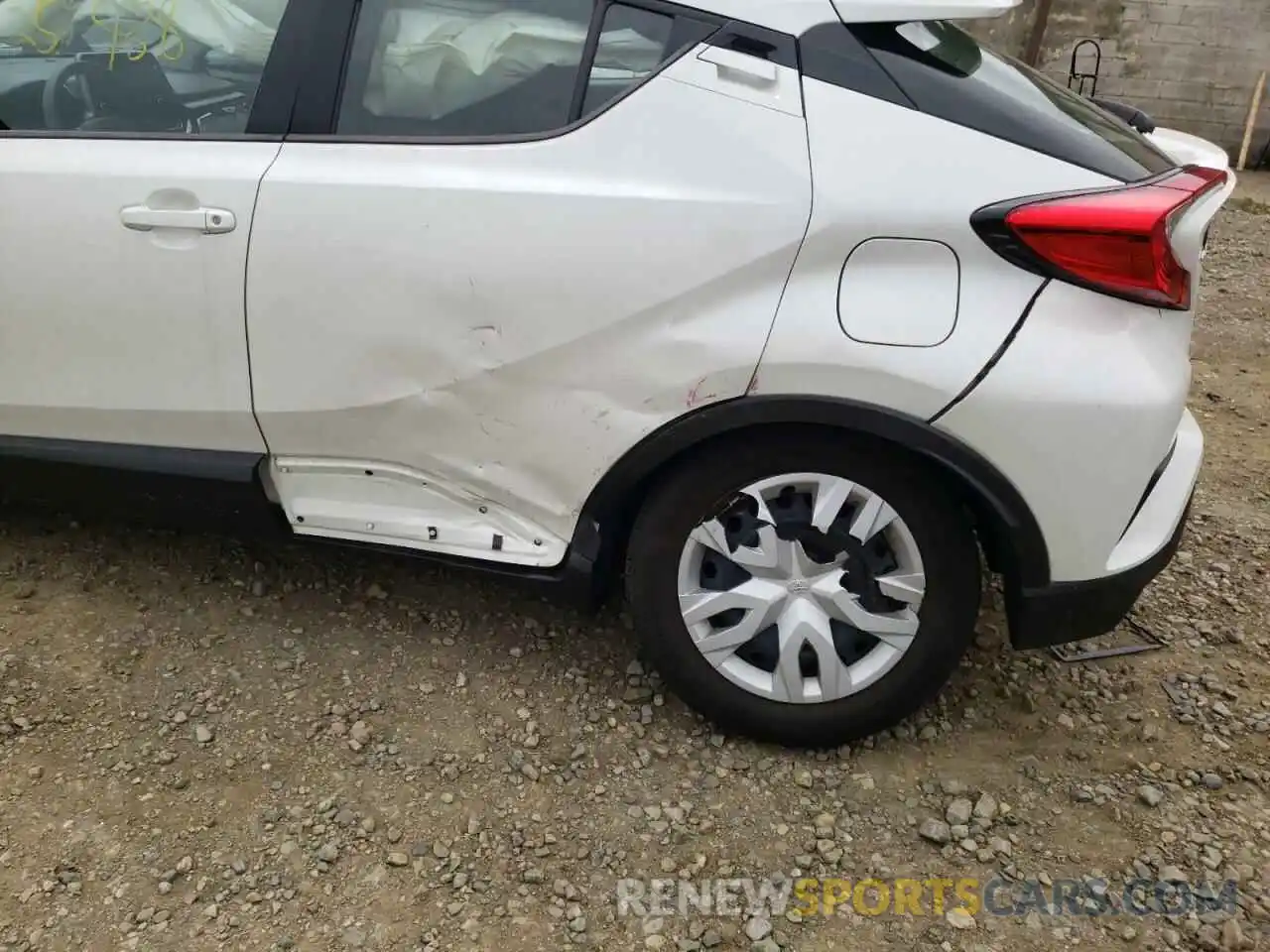 9 Photograph of a damaged car NMTKHMBX7LR109607 TOYOTA C-HR 2020