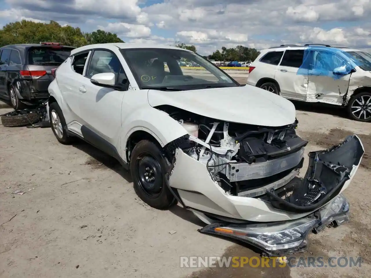 1 Photograph of a damaged car NMTKHMBX7LR111177 TOYOTA C-HR 2020