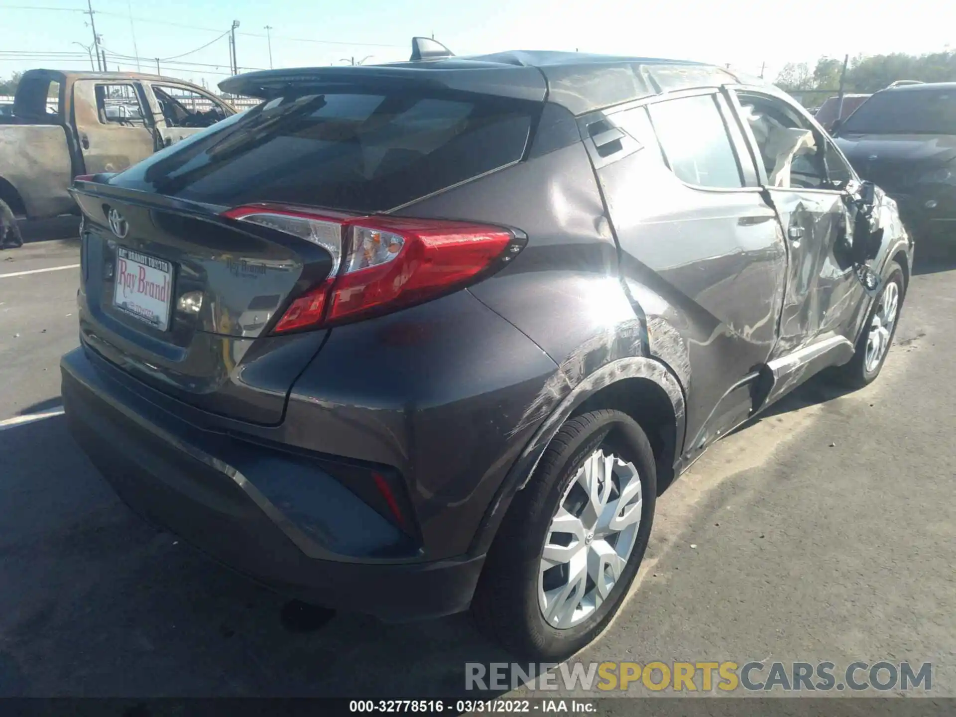 4 Photograph of a damaged car NMTKHMBX7LR116282 TOYOTA C-HR 2020