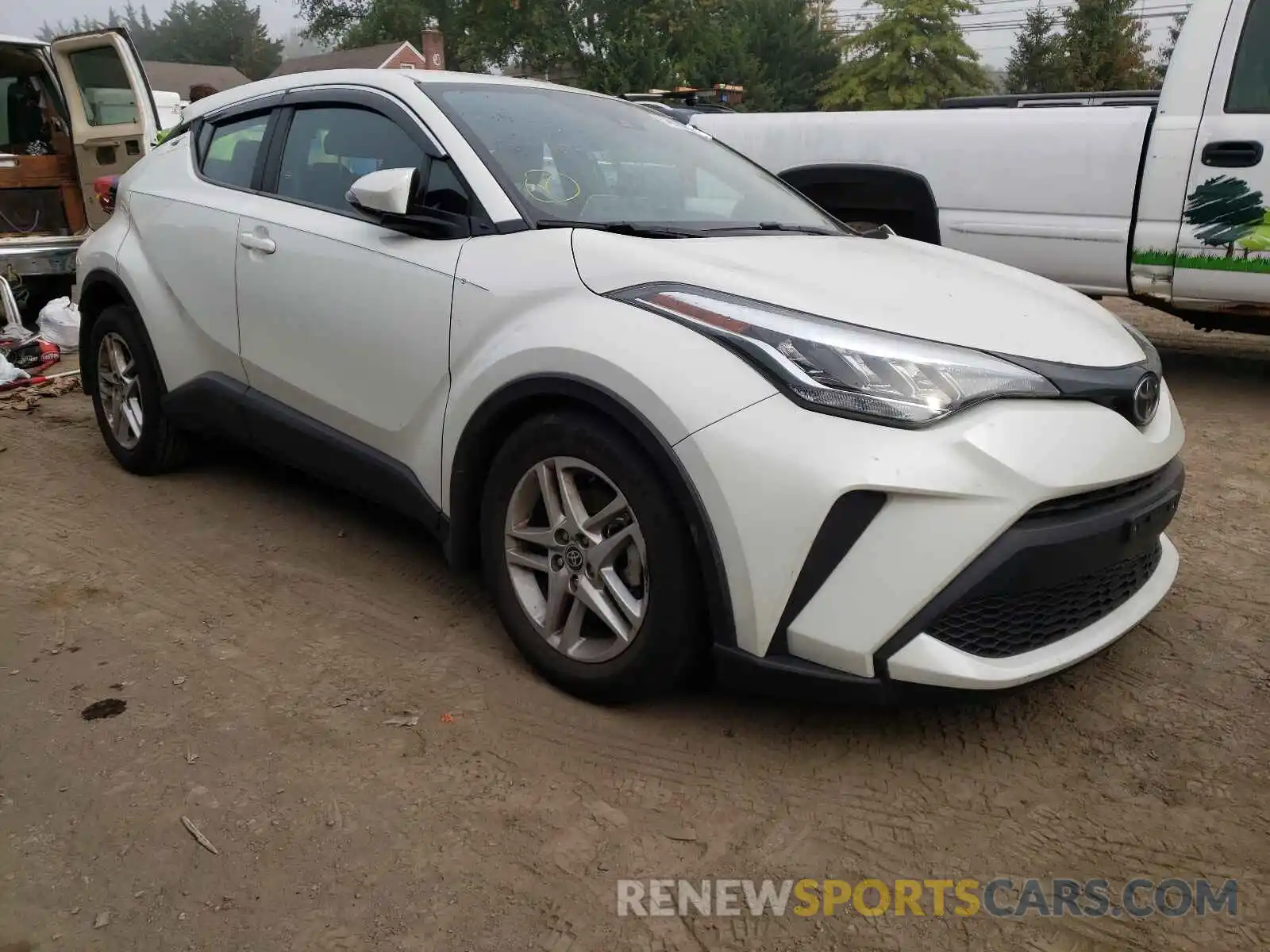 1 Photograph of a damaged car NMTKHMBX7LR117562 TOYOTA C-HR 2020