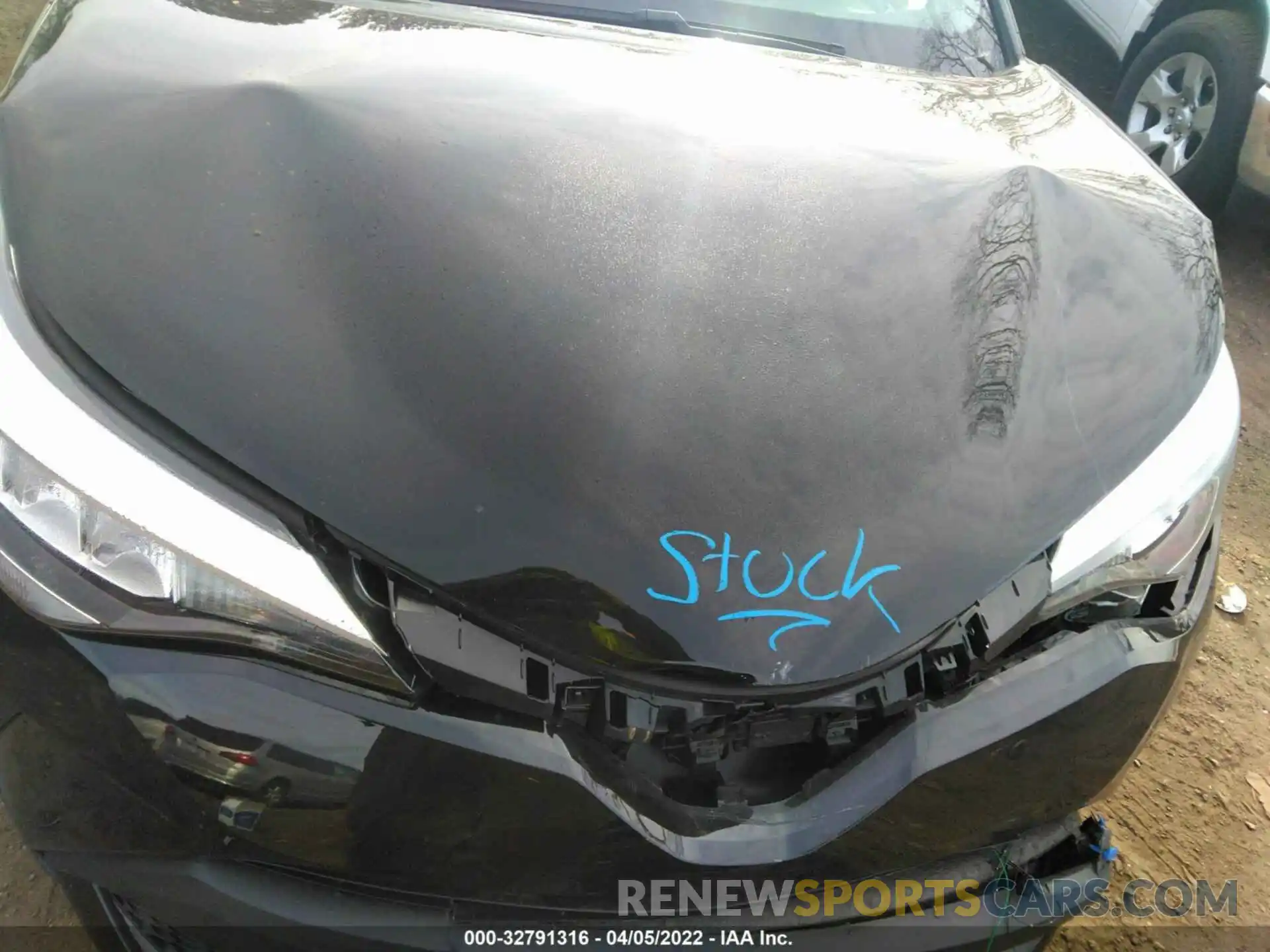 10 Photograph of a damaged car NMTKHMBX7LR117903 TOYOTA C-HR 2020