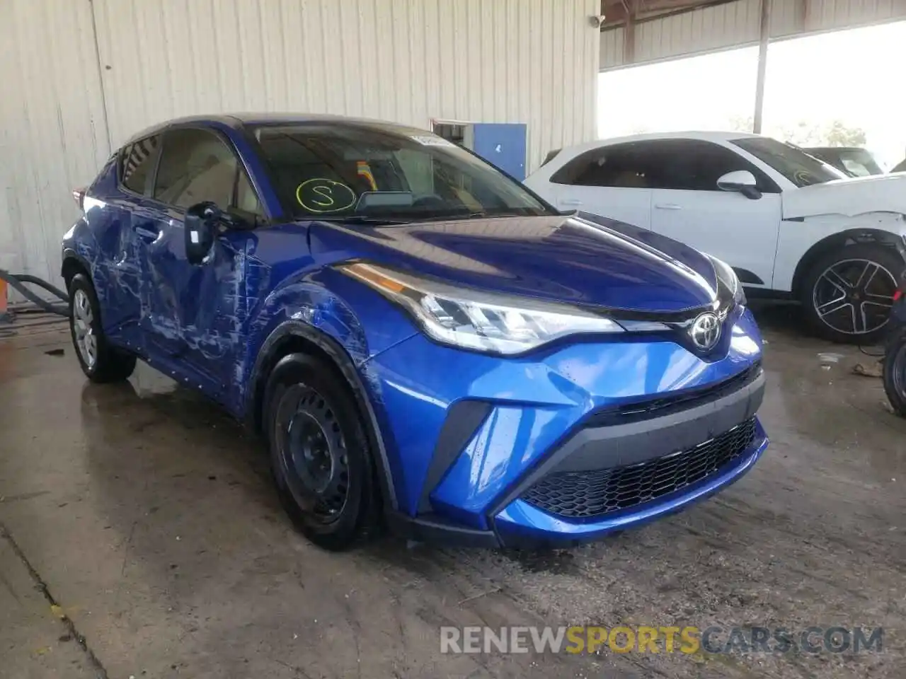 1 Фотография поврежденного автомобиля NMTKHMBX8LR104237 TOYOTA C-HR 2020