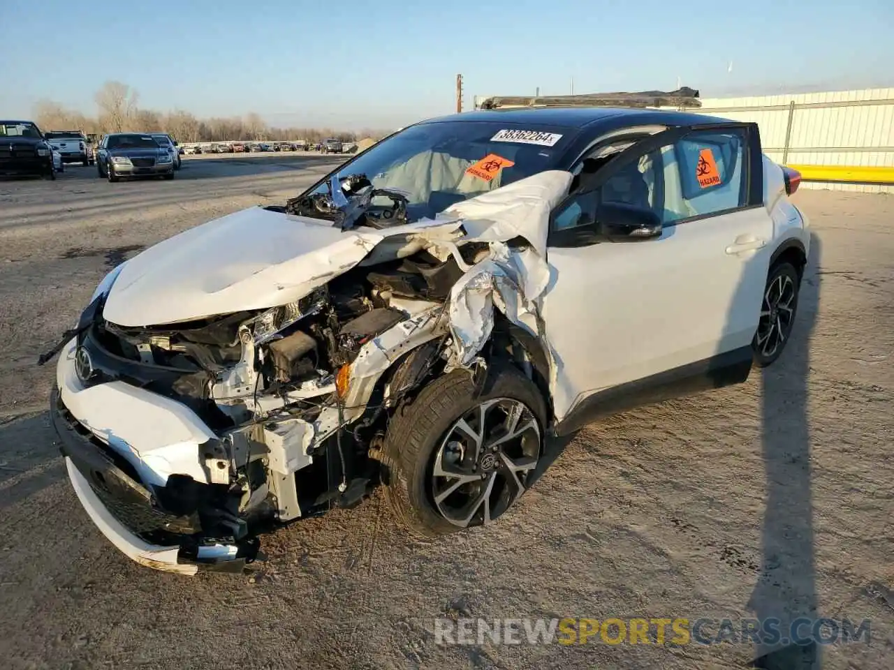 1 Photograph of a damaged car NMTKHMBX8LR105226 TOYOTA C-HR 2020