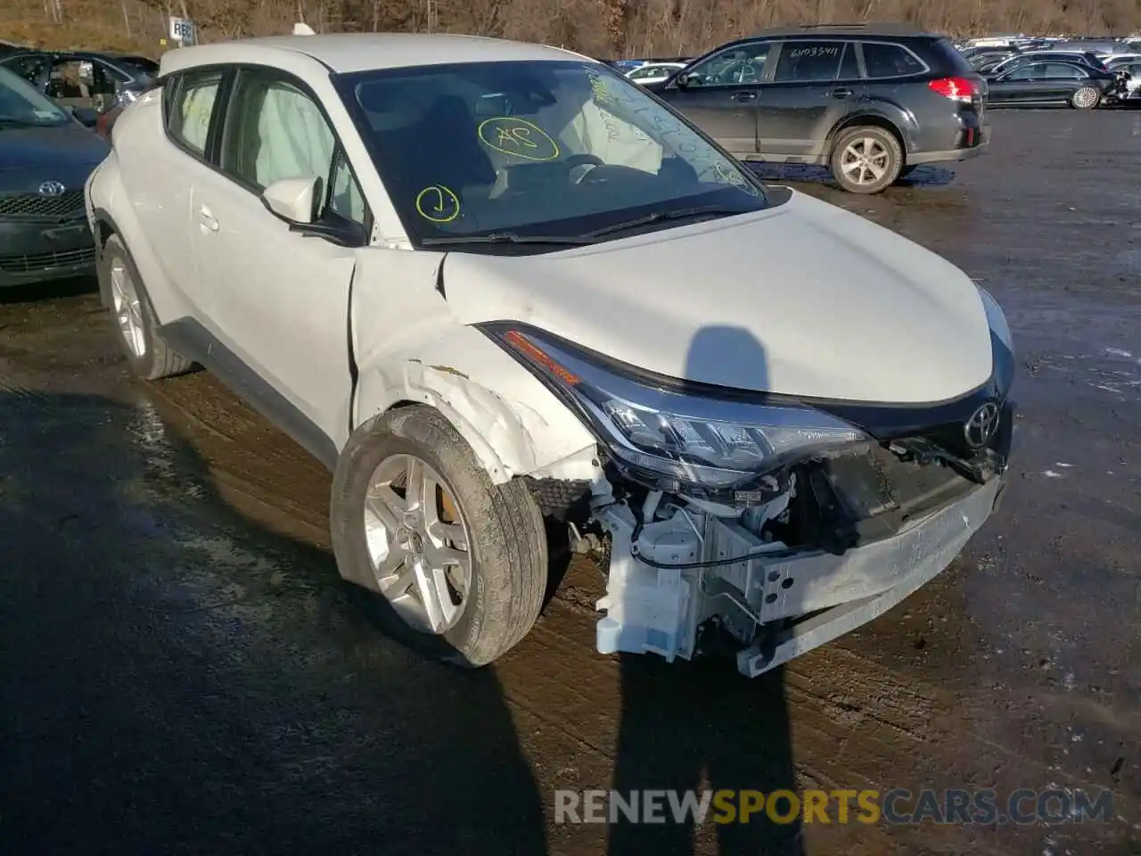 1 Photograph of a damaged car NMTKHMBX8LR107512 TOYOTA C-HR 2020