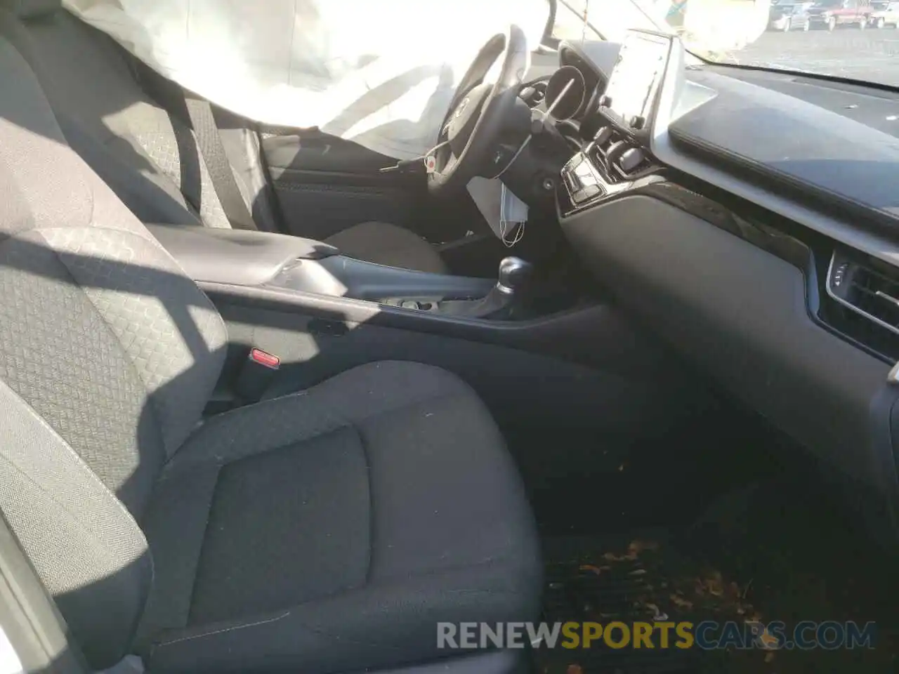 5 Photograph of a damaged car NMTKHMBX8LR107512 TOYOTA C-HR 2020