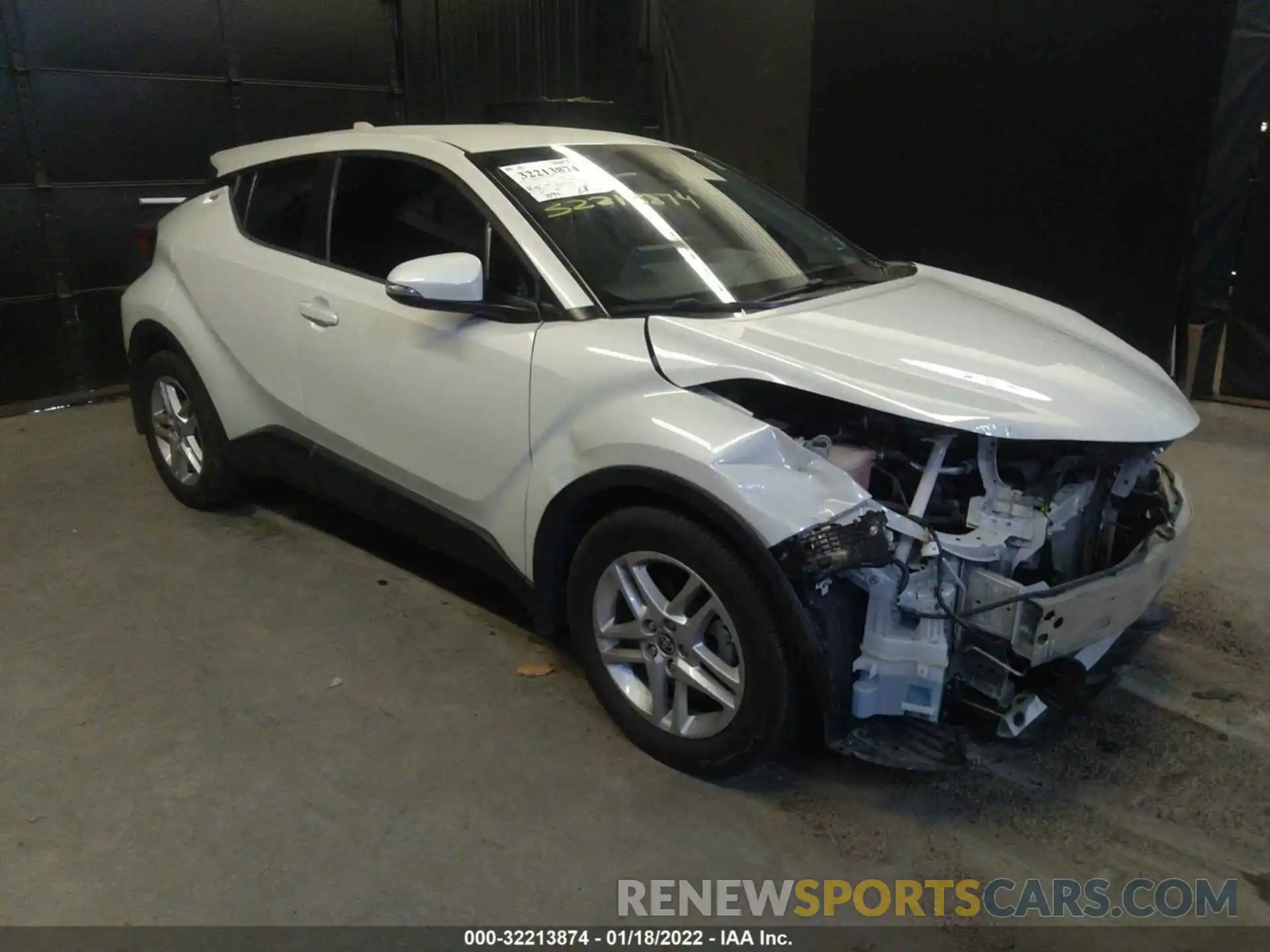 1 Photograph of a damaged car NMTKHMBX8LR109356 TOYOTA C-HR 2020