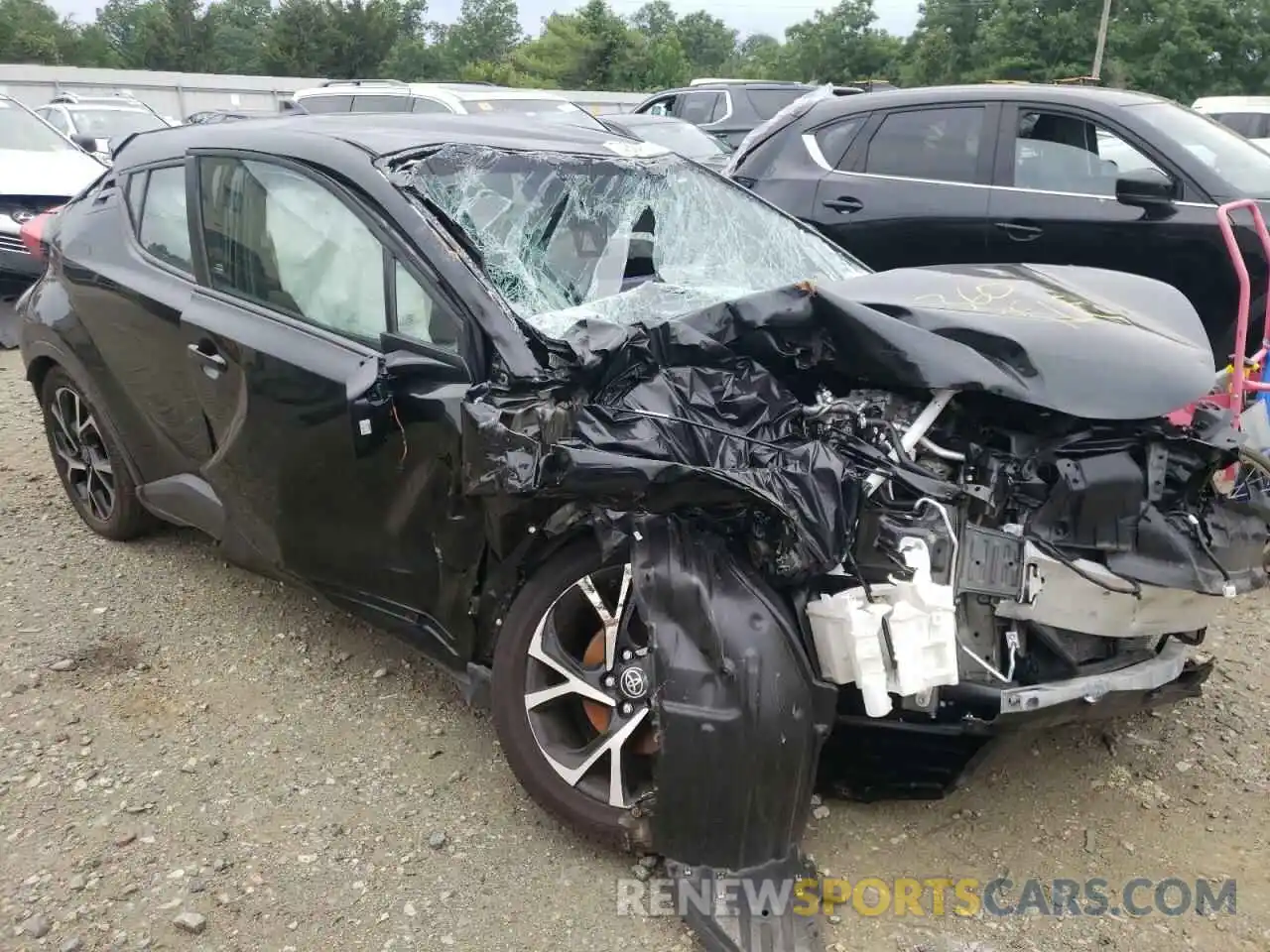 1 Photograph of a damaged car NMTKHMBX8LR112127 TOYOTA C-HR 2020