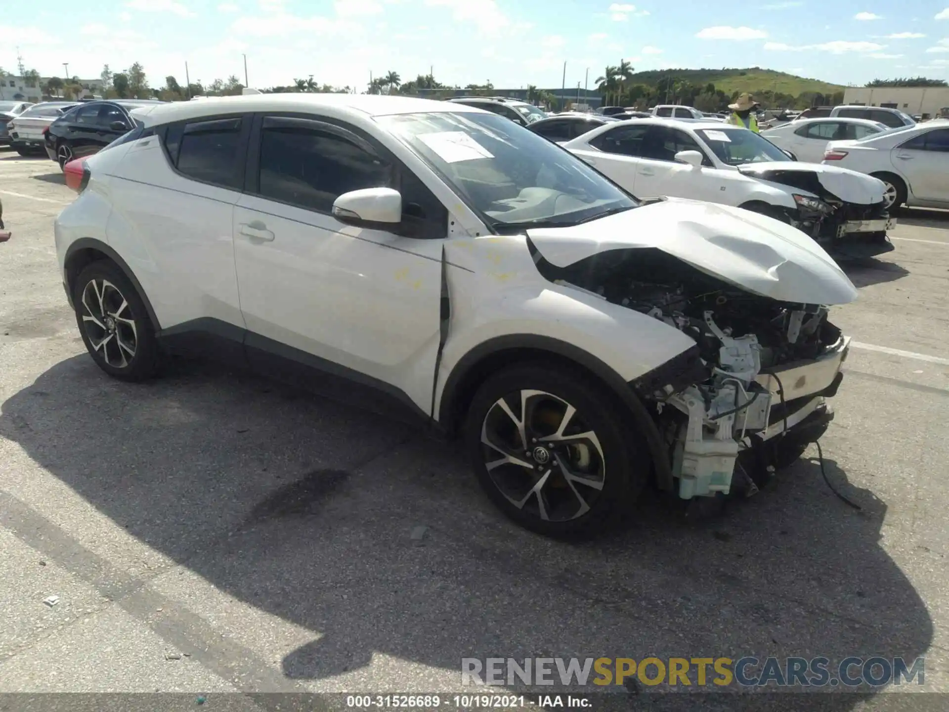 1 Photograph of a damaged car NMTKHMBX8LR112516 TOYOTA C-HR 2020