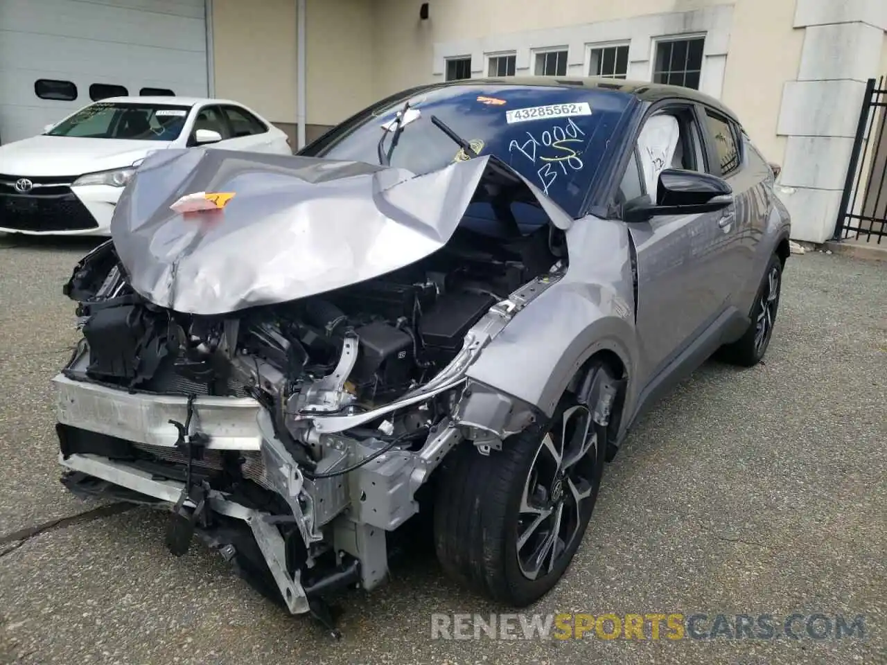 2 Photograph of a damaged car NMTKHMBX9LR103839 TOYOTA C-HR 2020