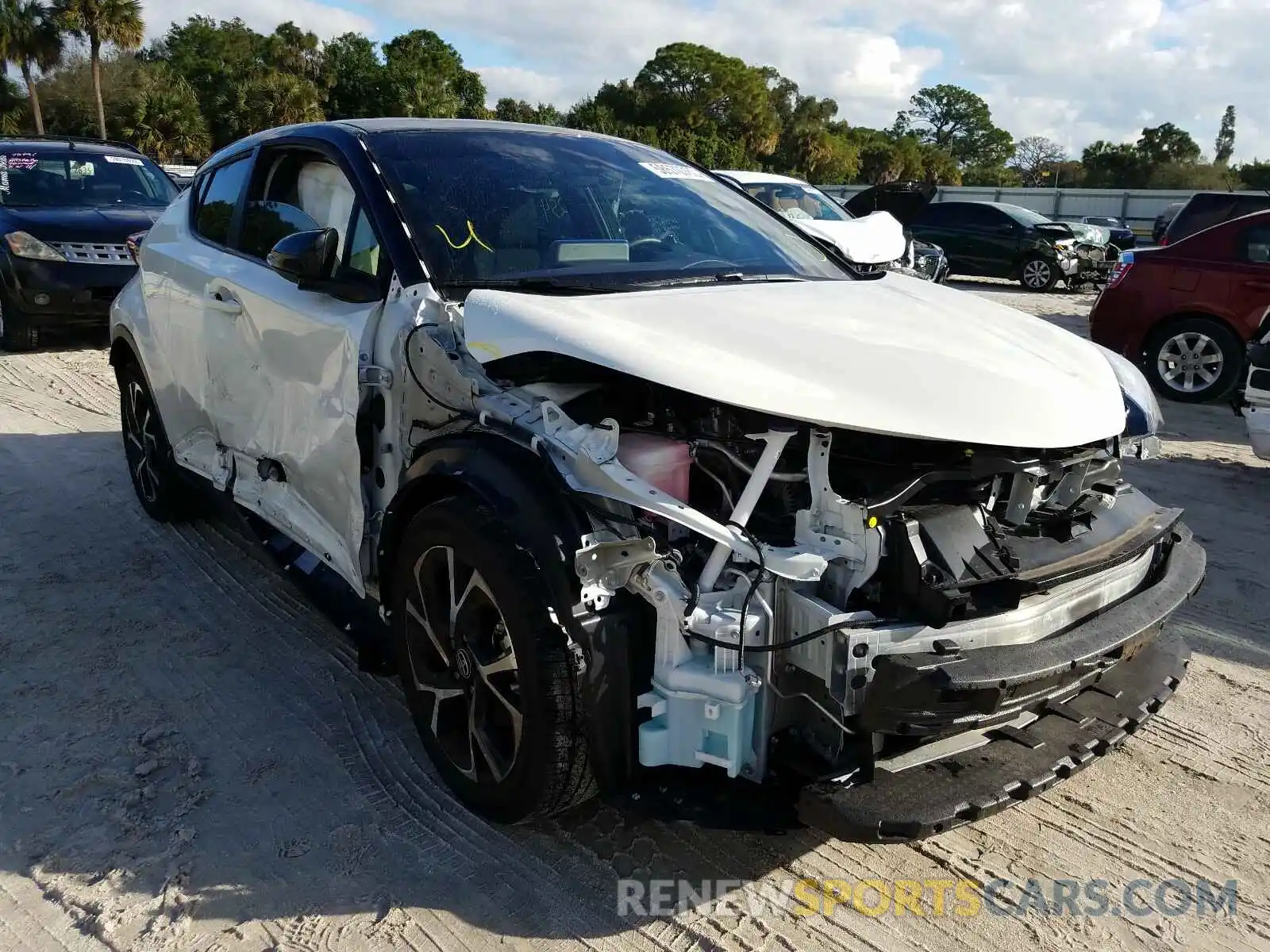 1 Photograph of a damaged car NMTKHMBX9LR105543 TOYOTA C-HR 2020