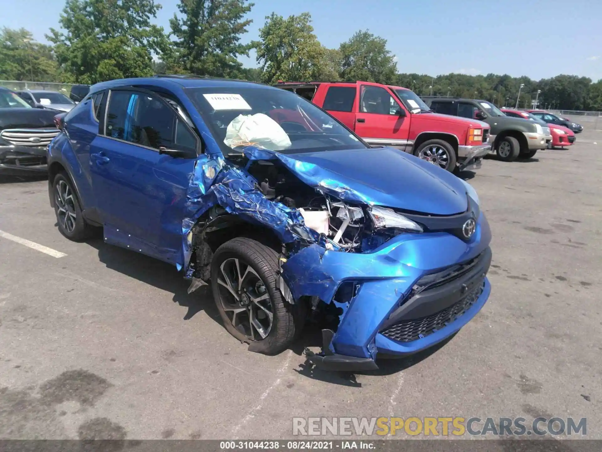 1 Photograph of a damaged car NMTKHMBX9LR105719 TOYOTA C-HR 2020