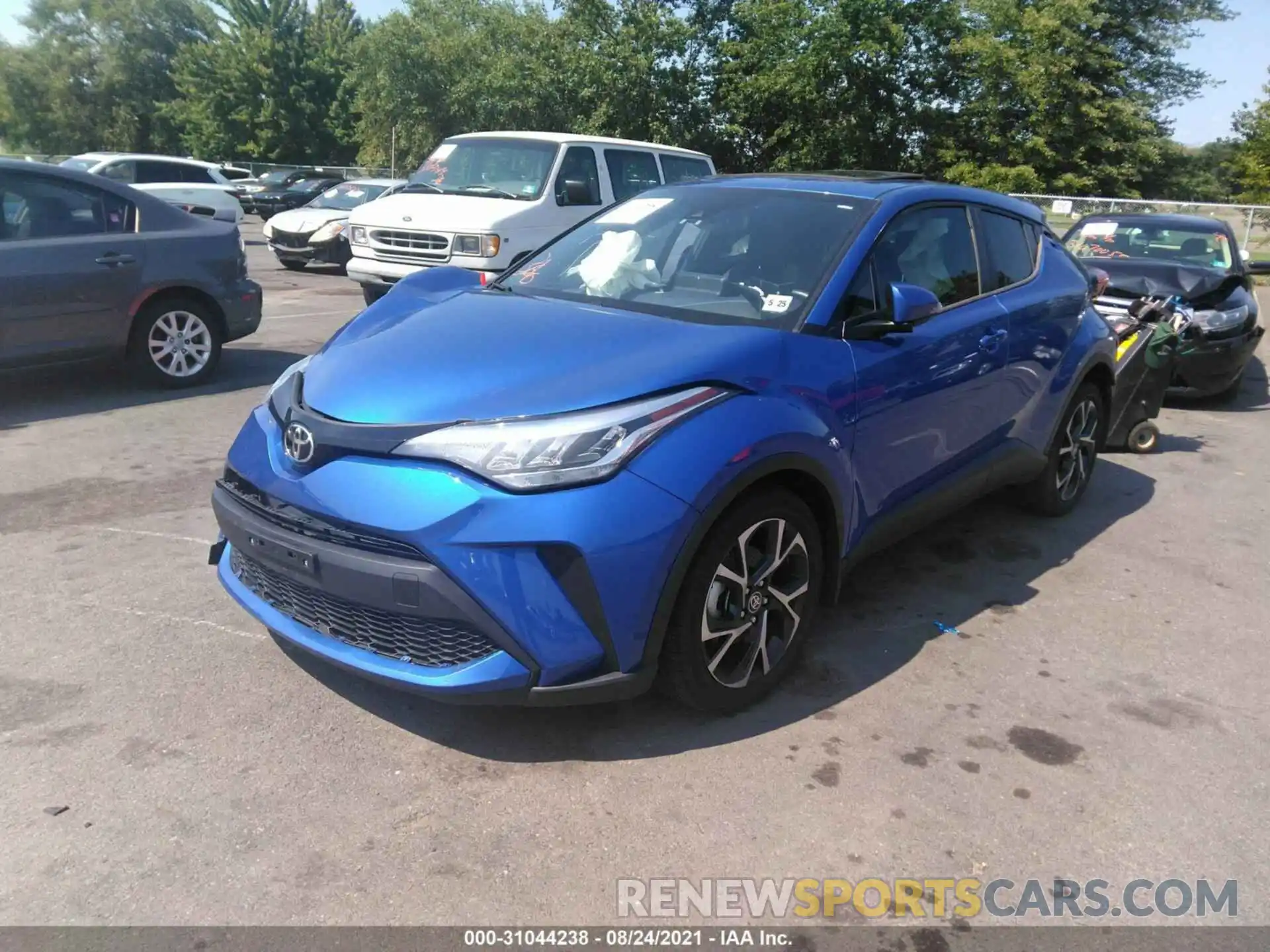 2 Фотография поврежденного автомобиля NMTKHMBX9LR105719 TOYOTA C-HR 2020