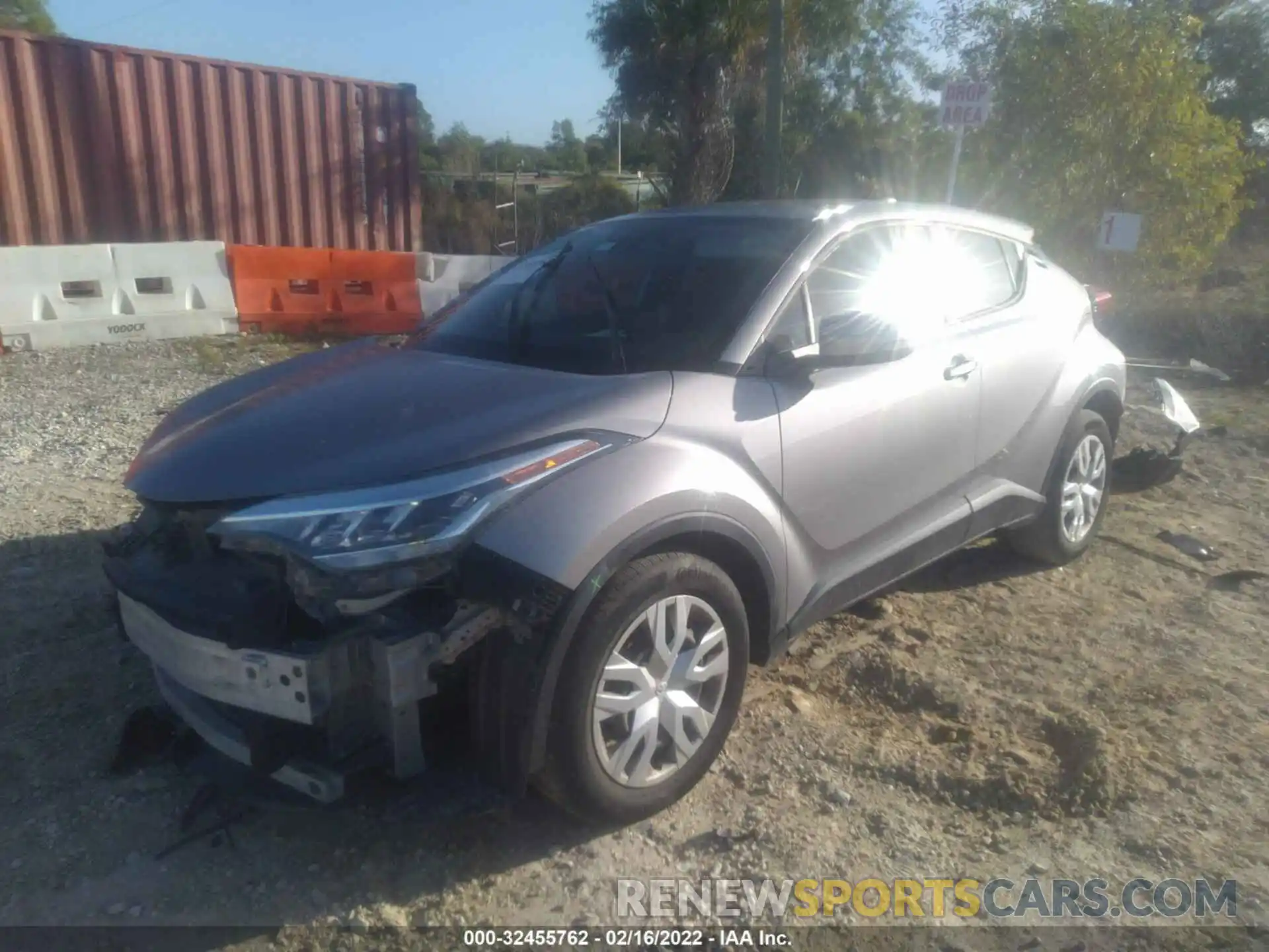 2 Photograph of a damaged car NMTKHMBX9LR106823 TOYOTA C-HR 2020