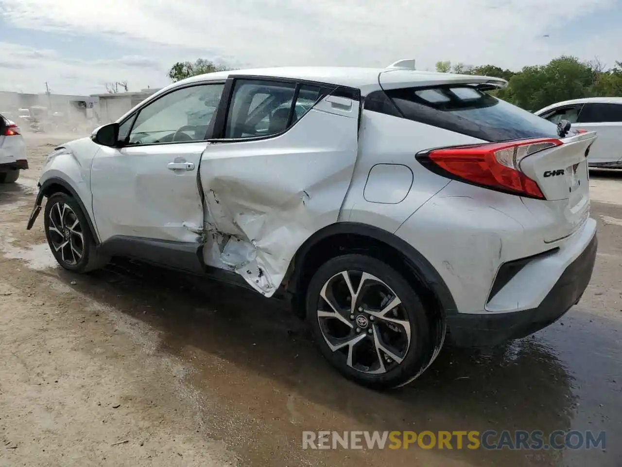 2 Photograph of a damaged car NMTKHMBX9LR109902 TOYOTA C-HR 2020