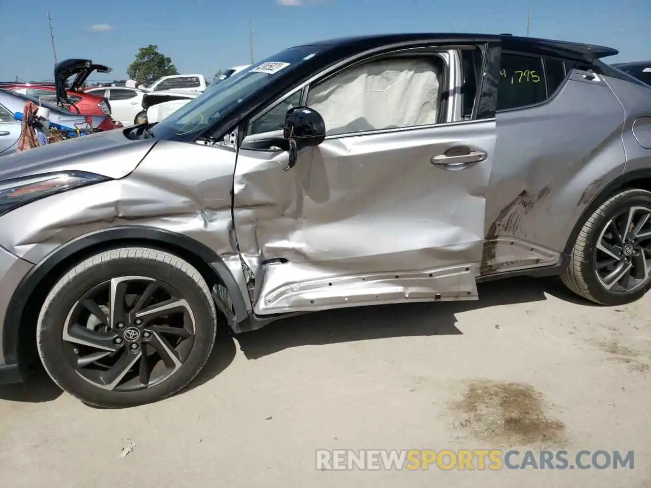 9 Photograph of a damaged car NMTKHMBX9LR112122 TOYOTA C-HR 2020