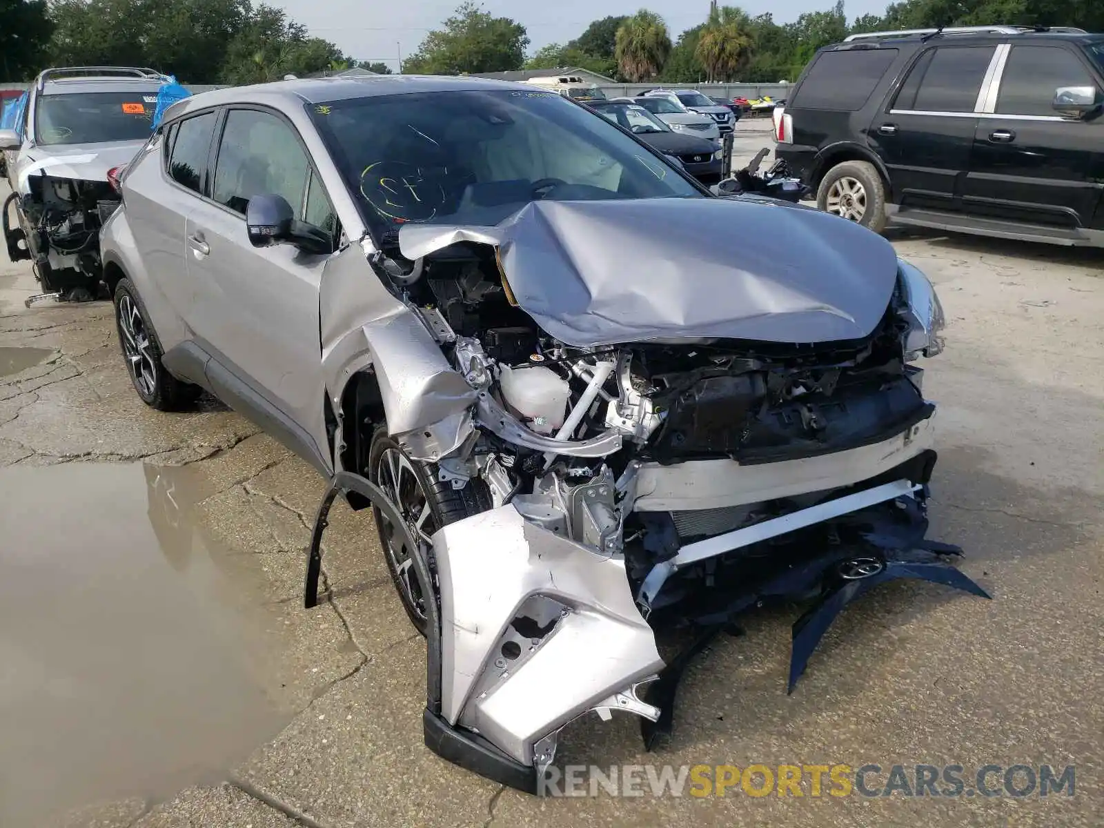 1 Photograph of a damaged car NMTKHMBXXLR116180 TOYOTA C-HR 2020