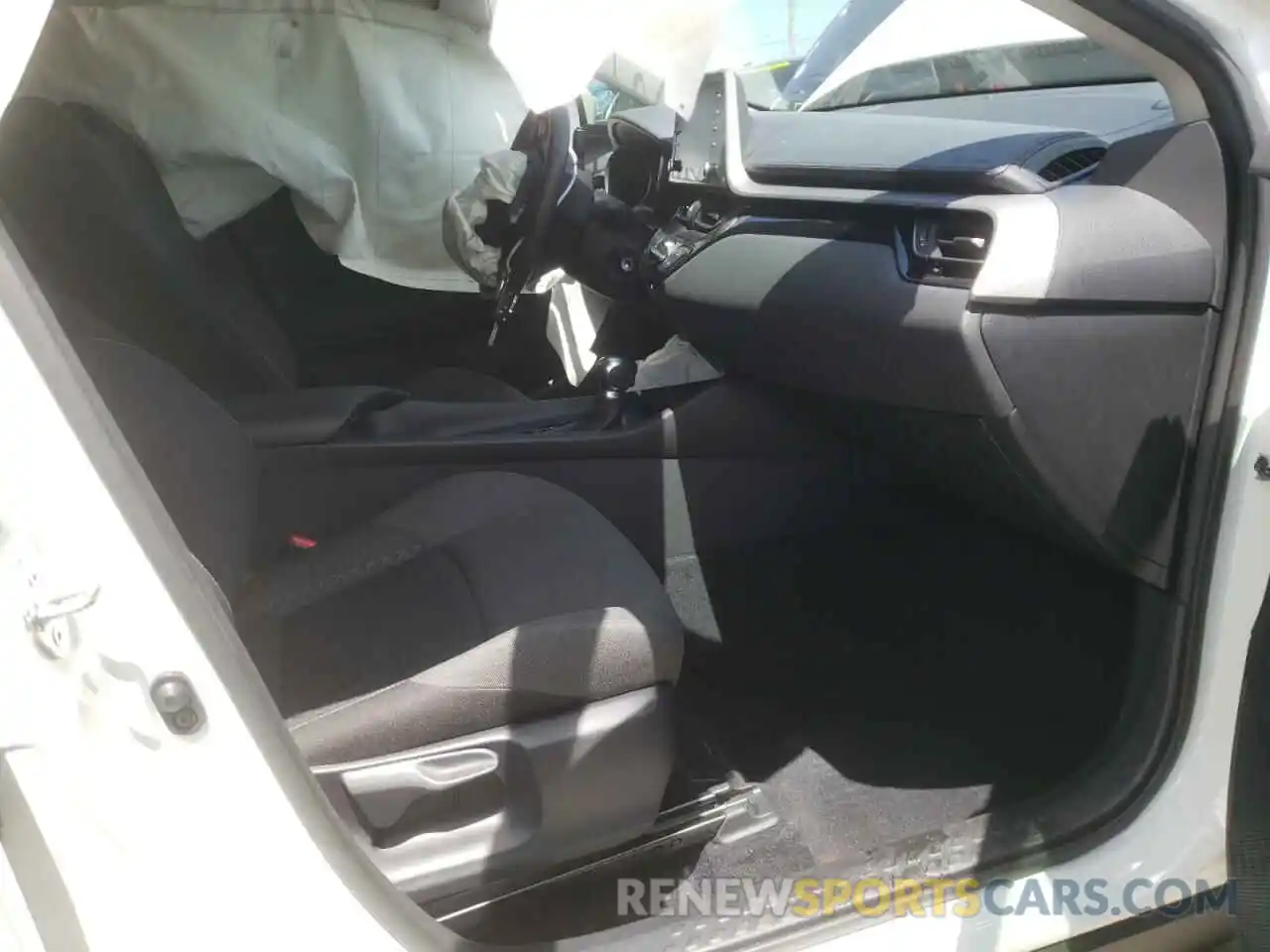 5 Photograph of a damaged car JTNKHMBX3M1107560 TOYOTA C-HR 2021