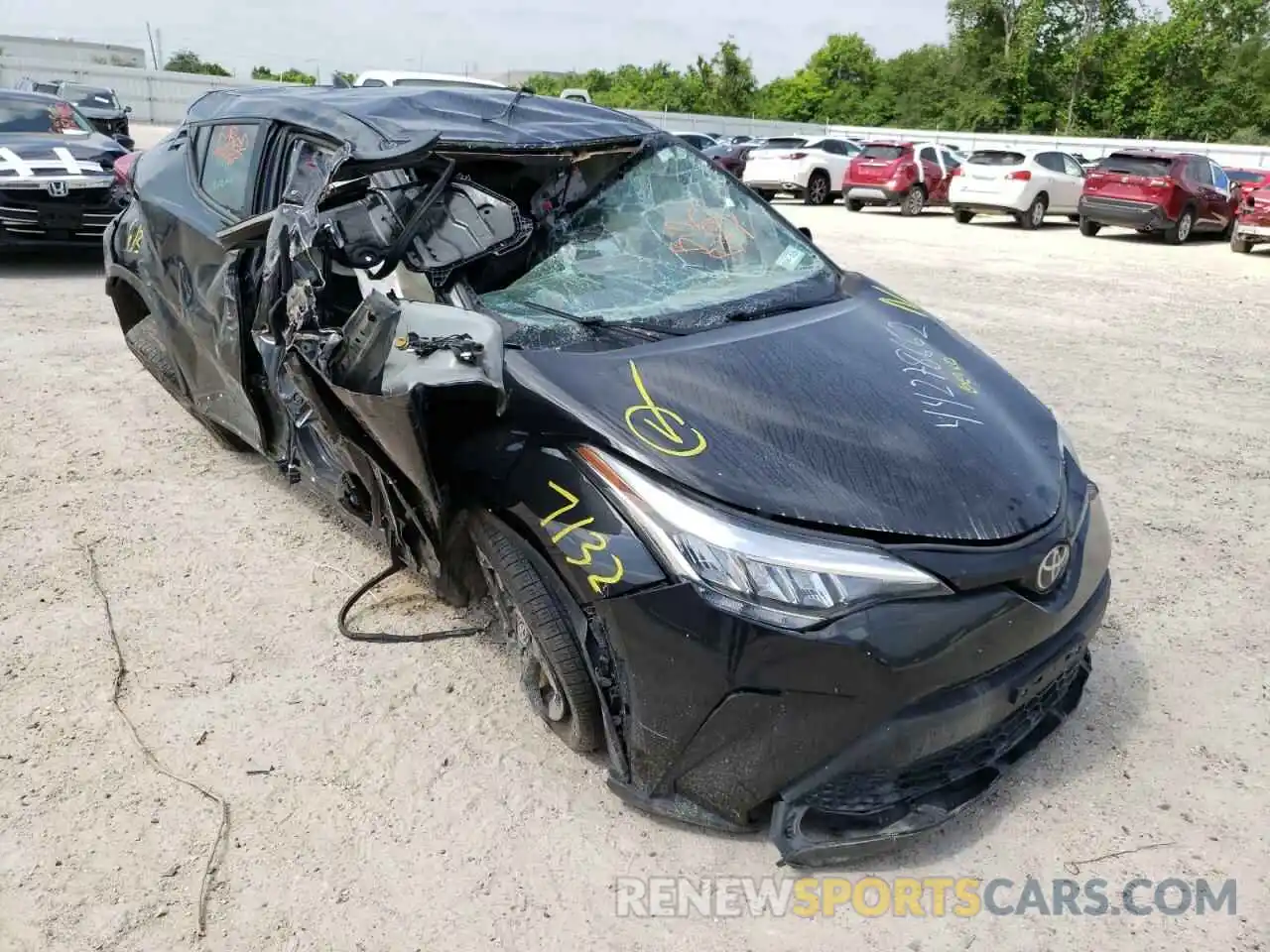 1 Photograph of a damaged car JTNKHMBX5M1114087 TOYOTA C-HR 2021