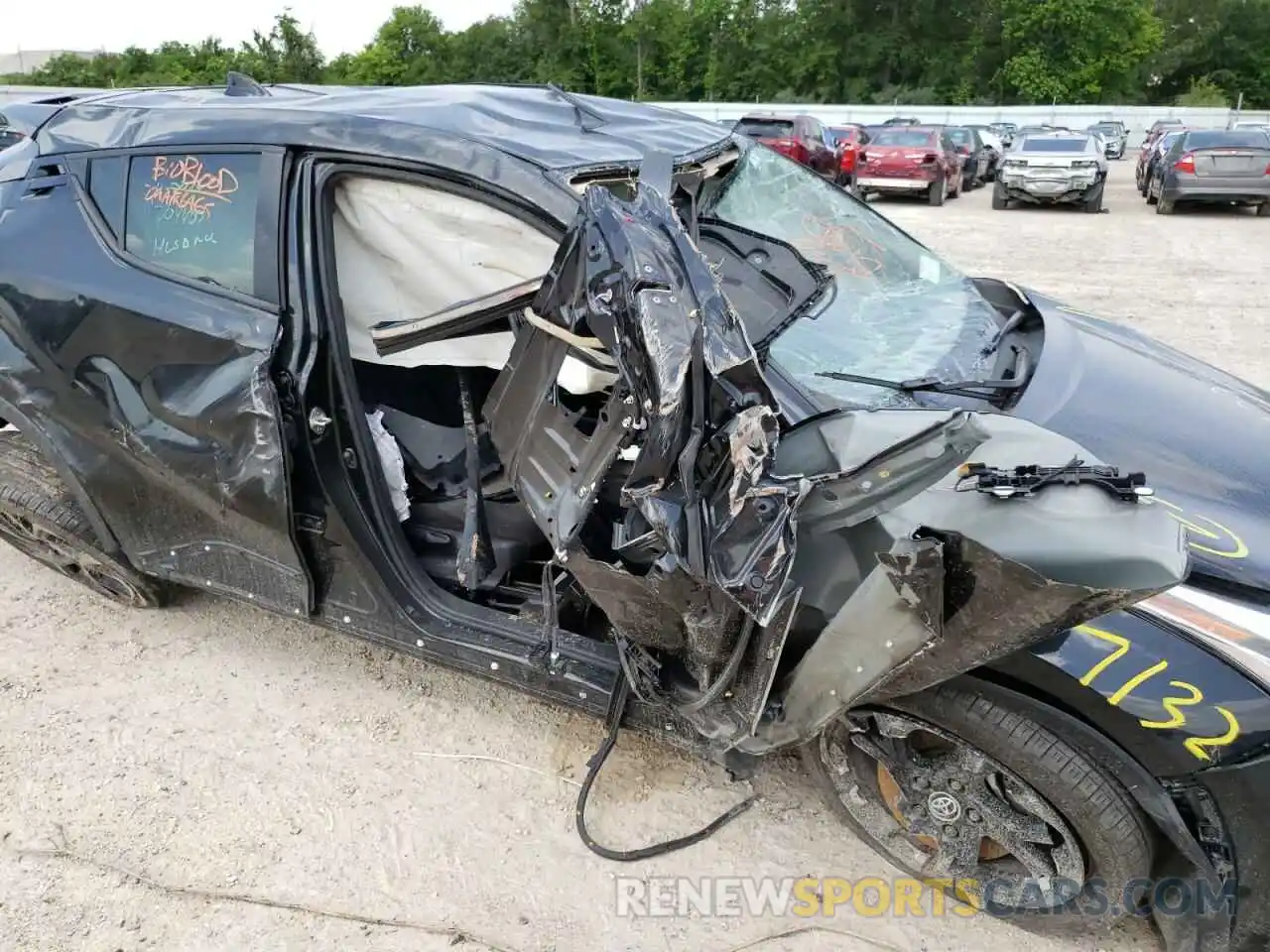 9 Photograph of a damaged car JTNKHMBX5M1114087 TOYOTA C-HR 2021