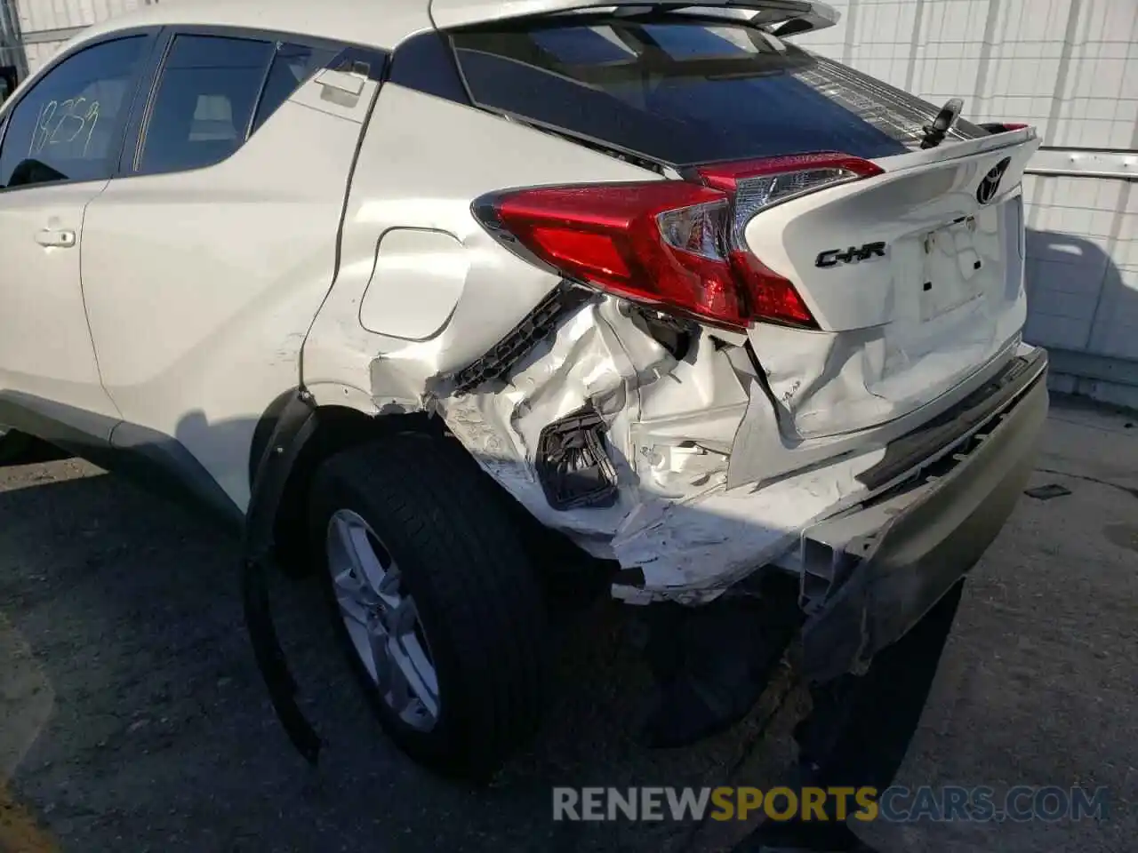 9 Photograph of a damaged car JTNKHMBX6M1107925 TOYOTA C-HR 2021