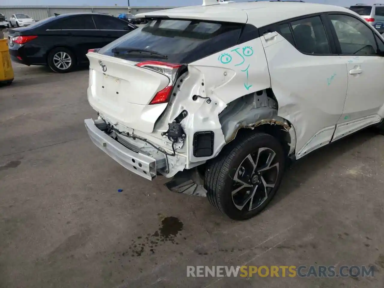 9 Photograph of a damaged car JTNKHMBX9M1097164 TOYOTA C-HR 2021