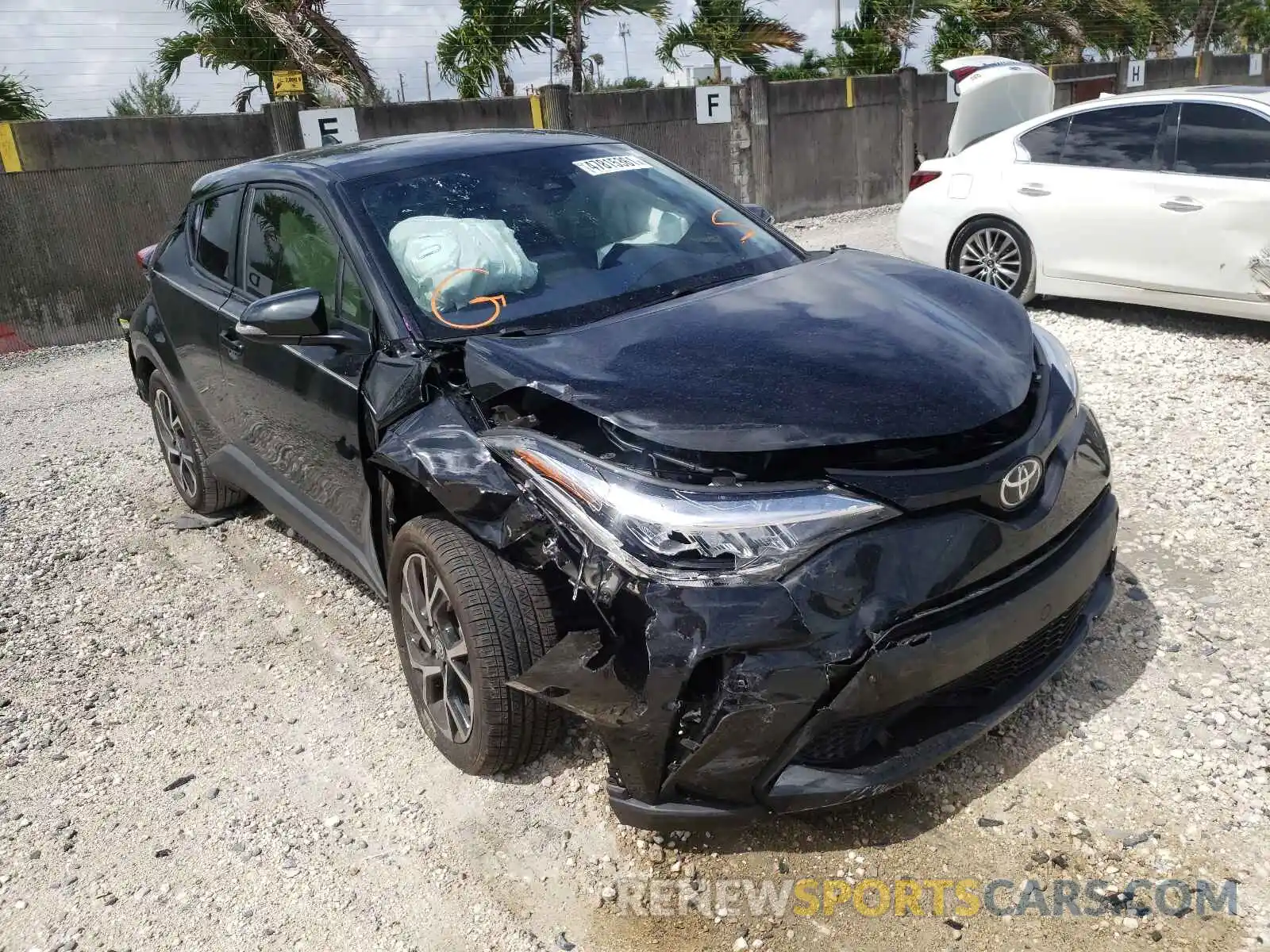 1 Photograph of a damaged car JTNKHMBX9M1100189 TOYOTA C-HR 2021